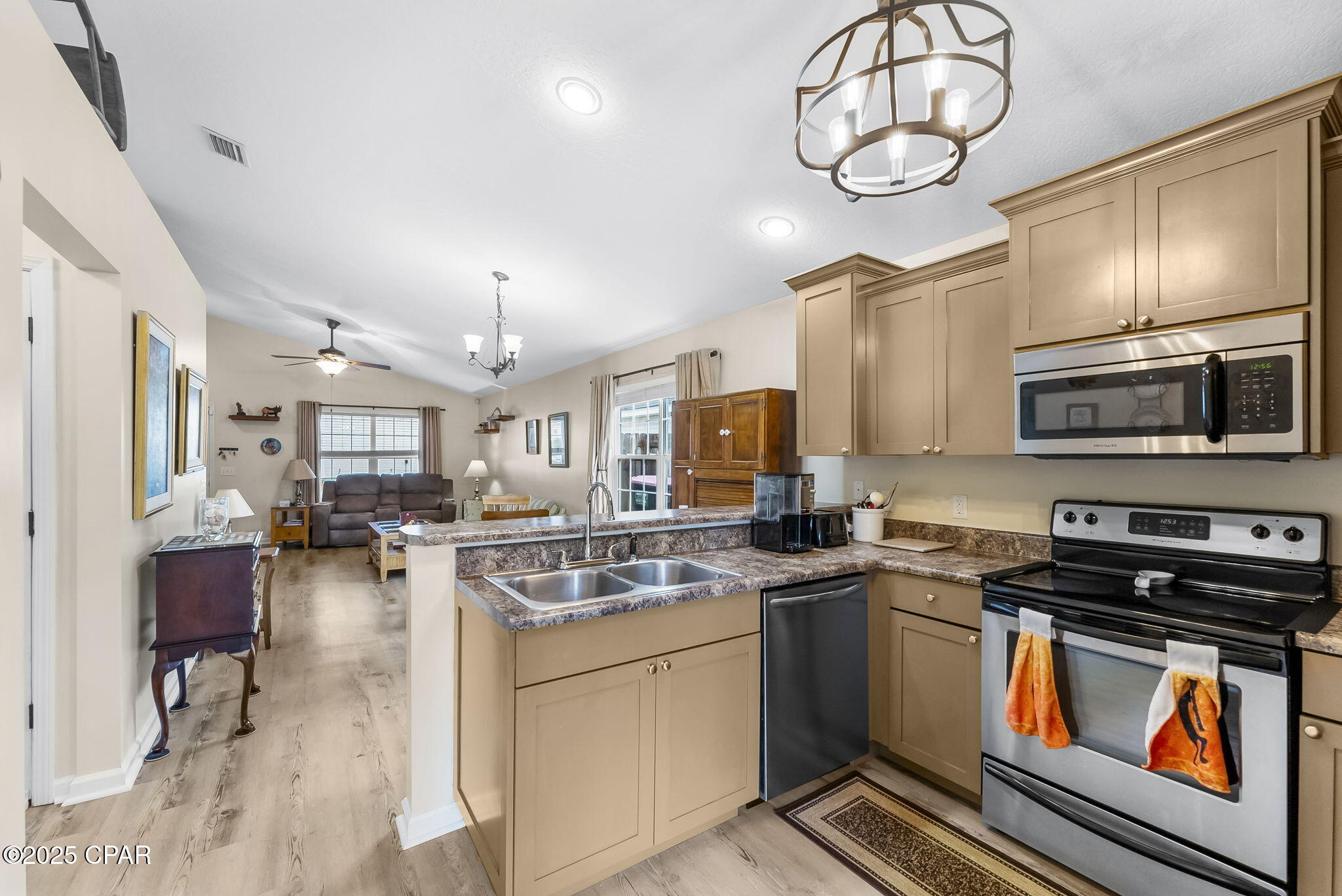 Image 3 For 2624 Avondale Court