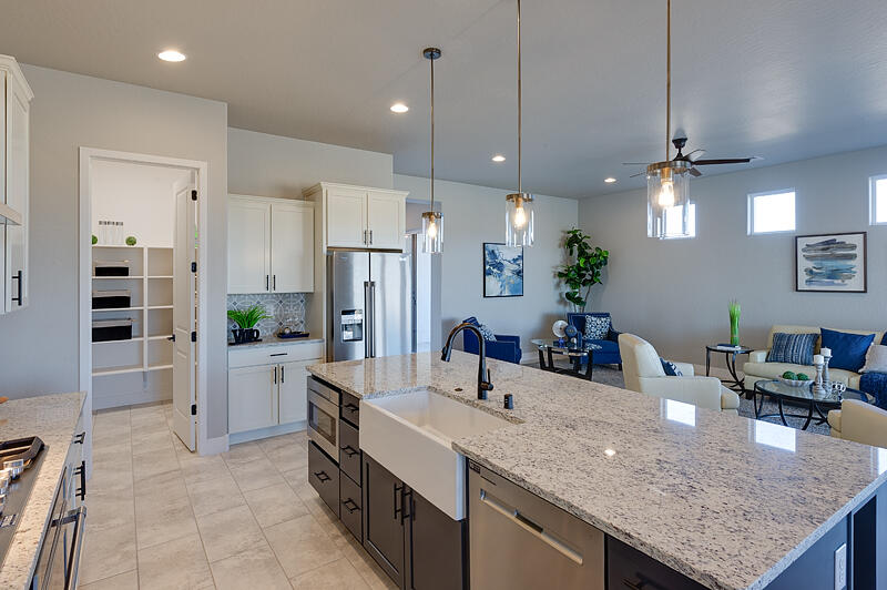 1000 Ontario Place NE 