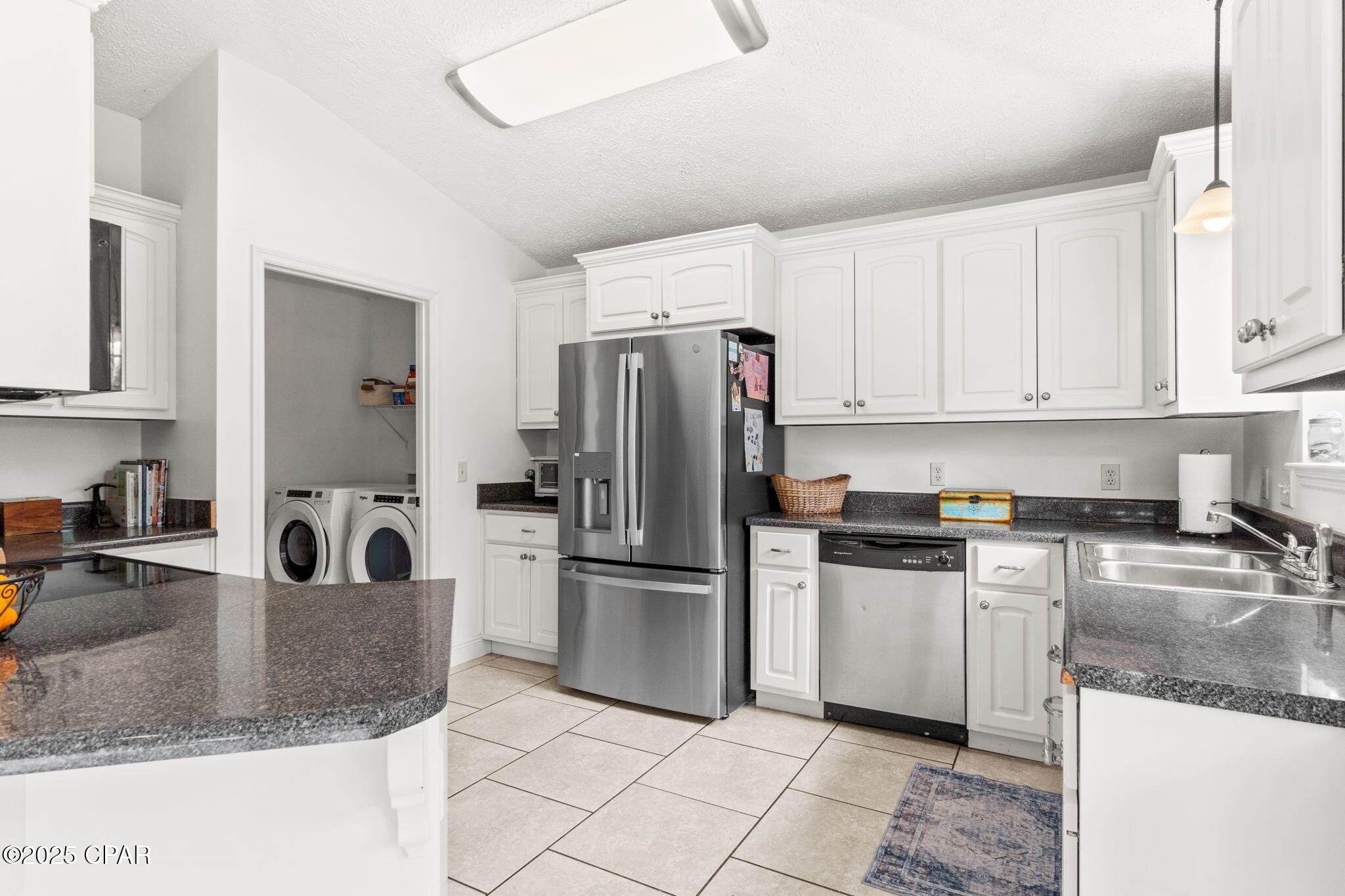 Listing photo id 11 for 6725 Harbour Boulevard