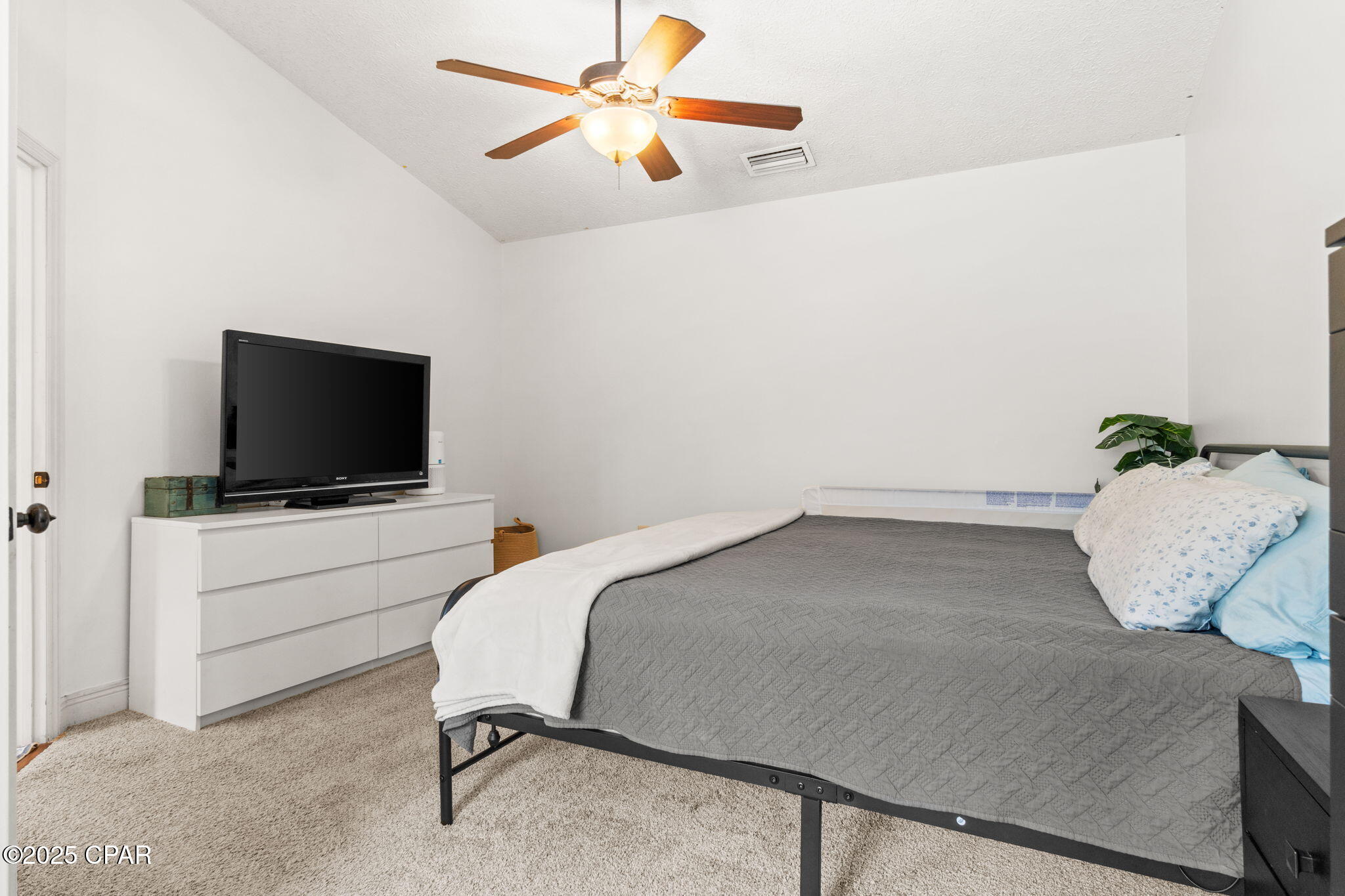 Listing photo id 18 for 6725 Harbour Boulevard