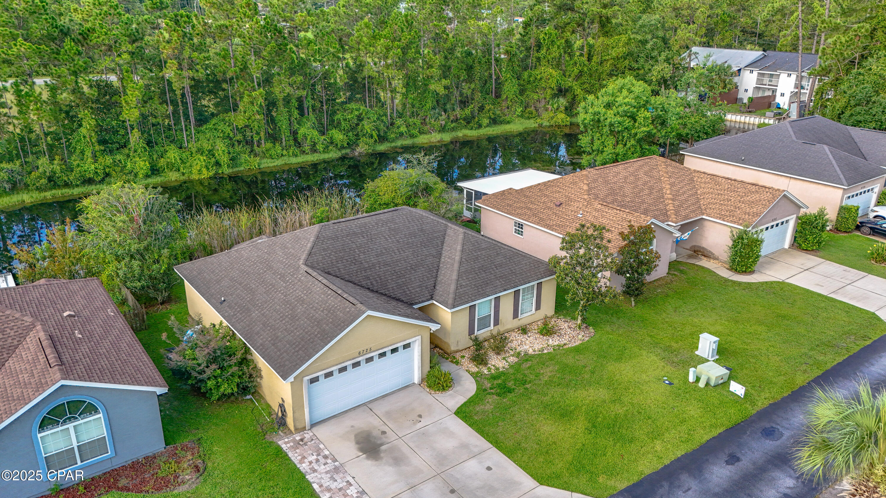 Listing photo id 3 for 6725 Harbour Boulevard