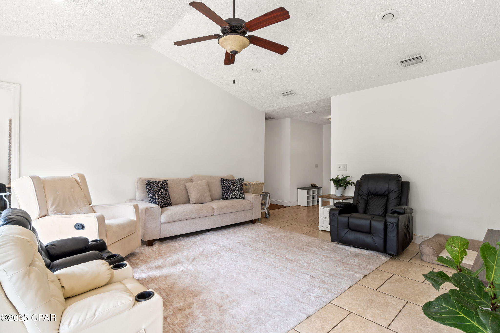 Listing photo id 7 for 6725 Harbour Boulevard