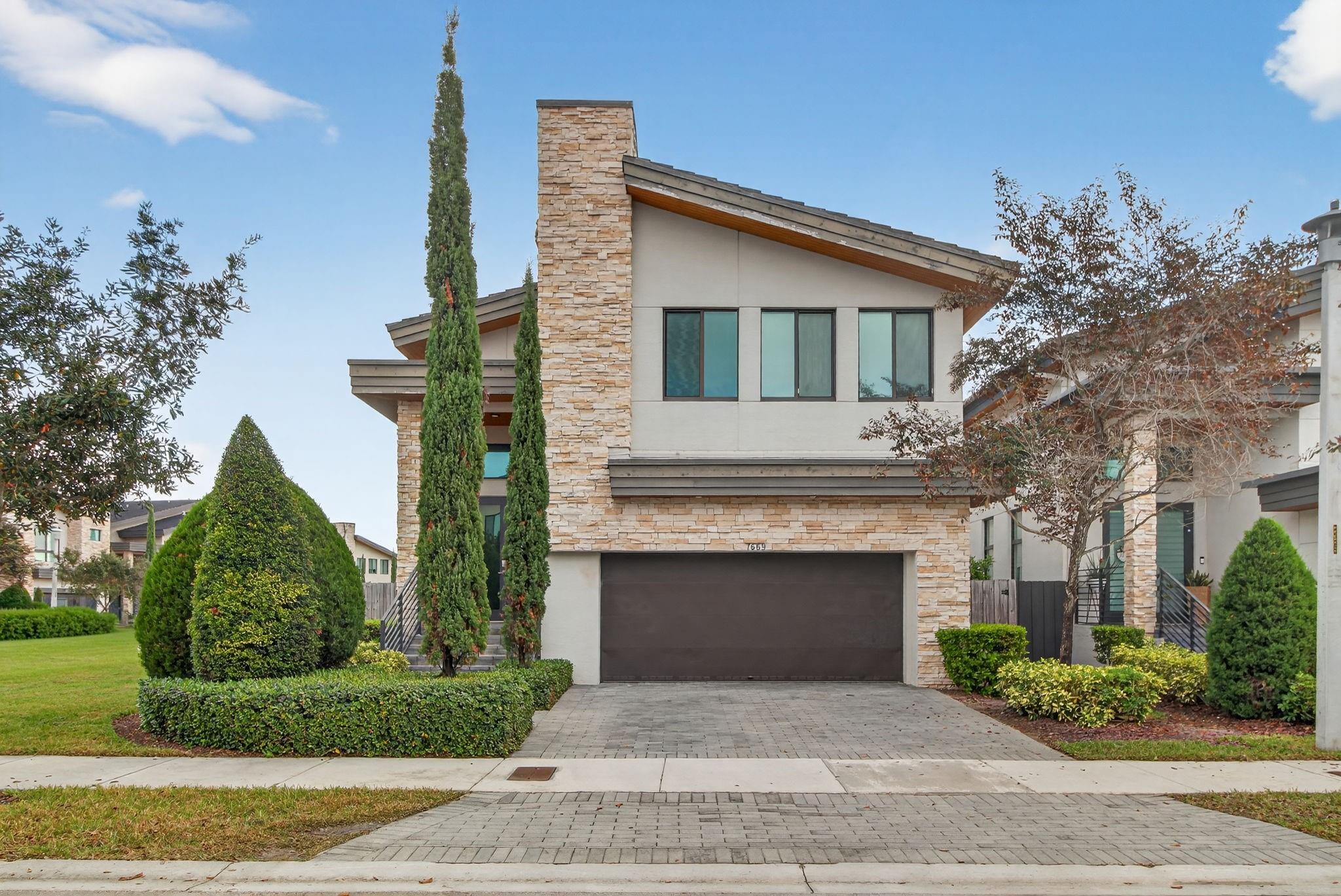 7669 103rd Pl, Doral, Florida 33178