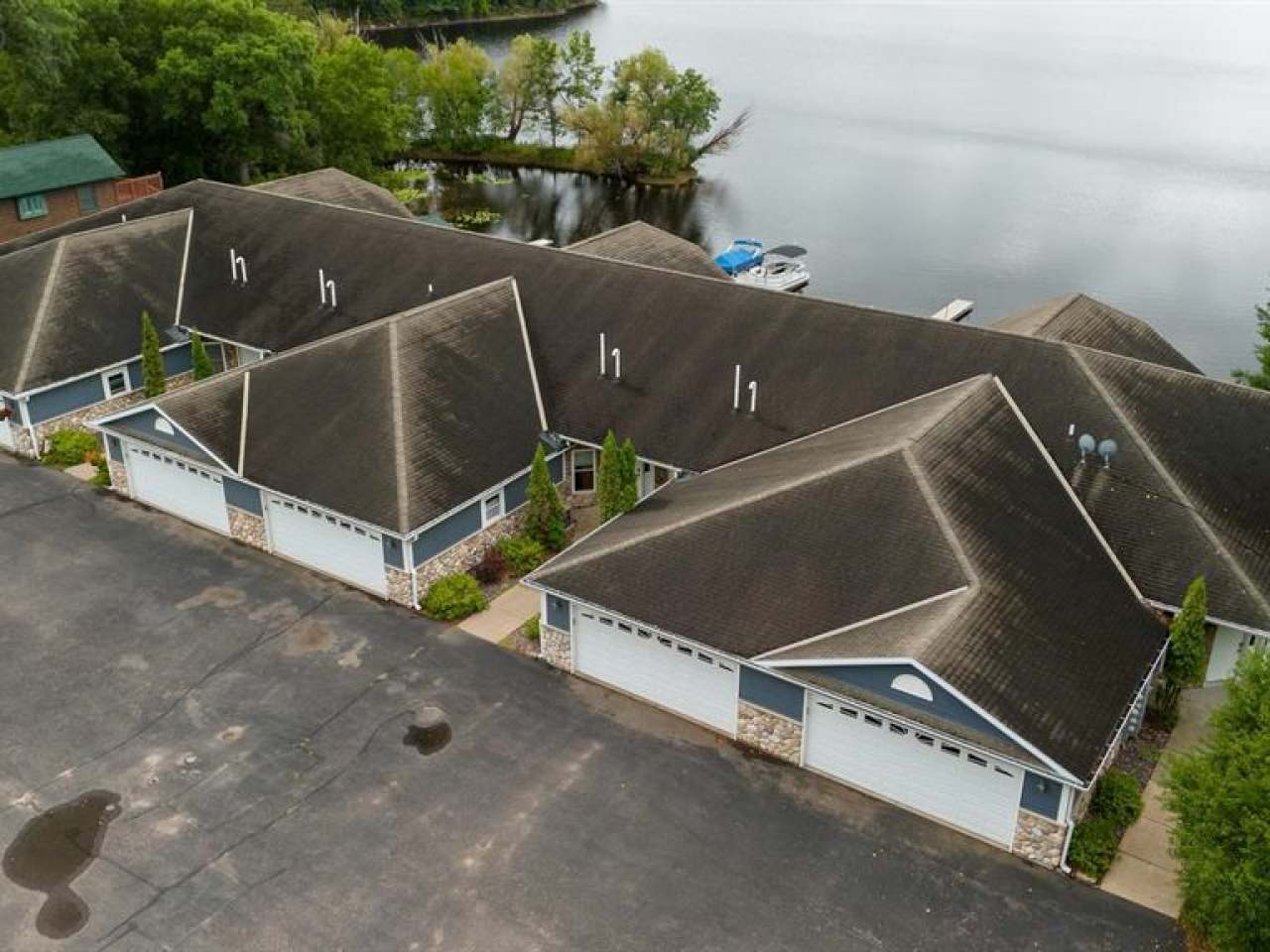 Lake Nokomis Property #3-9811 Deer Trail Rd Photo 3