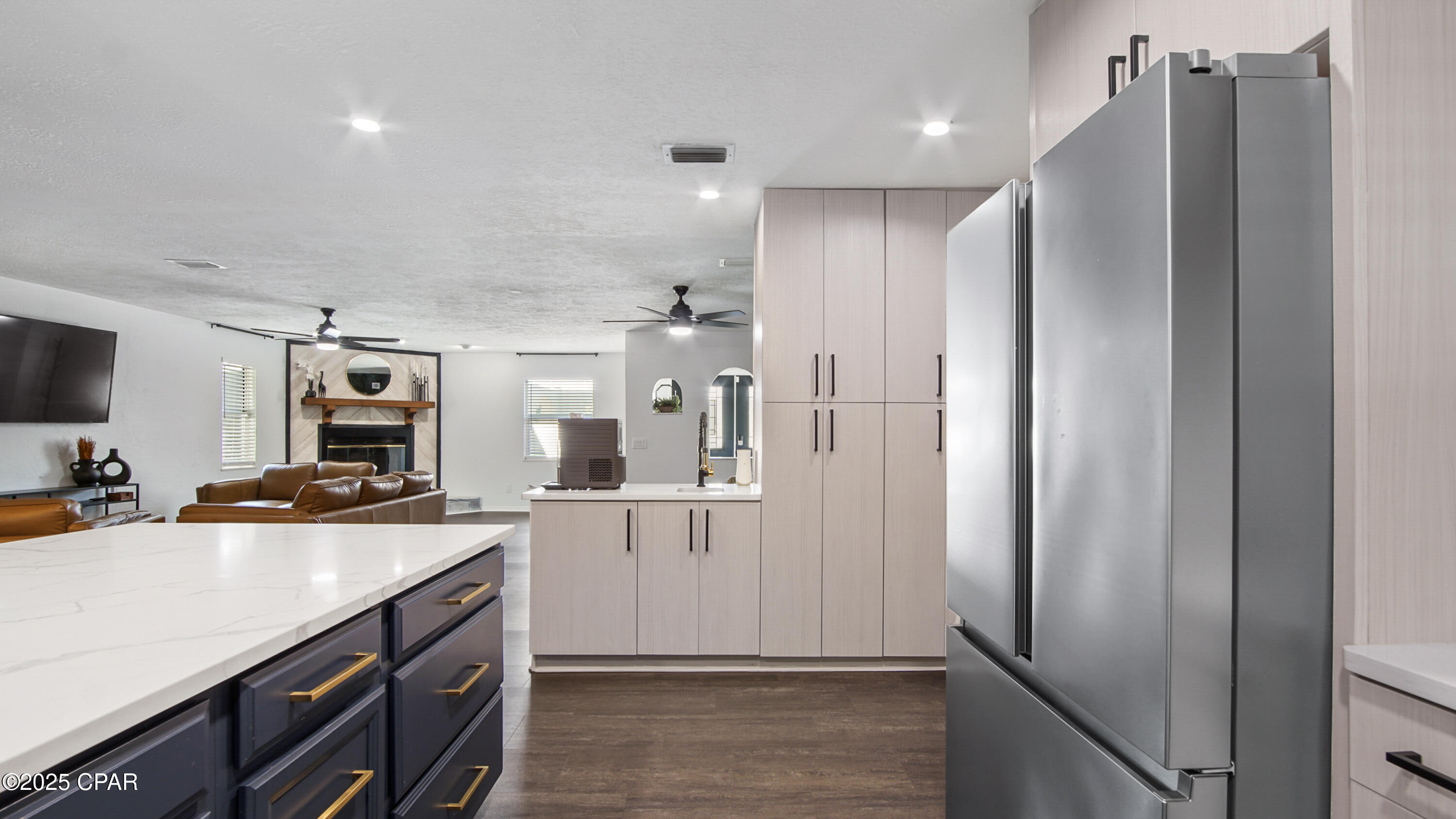 Bc I26j Qrvfeyqkixdgci4bdzc0z7onqi7zut_avgq