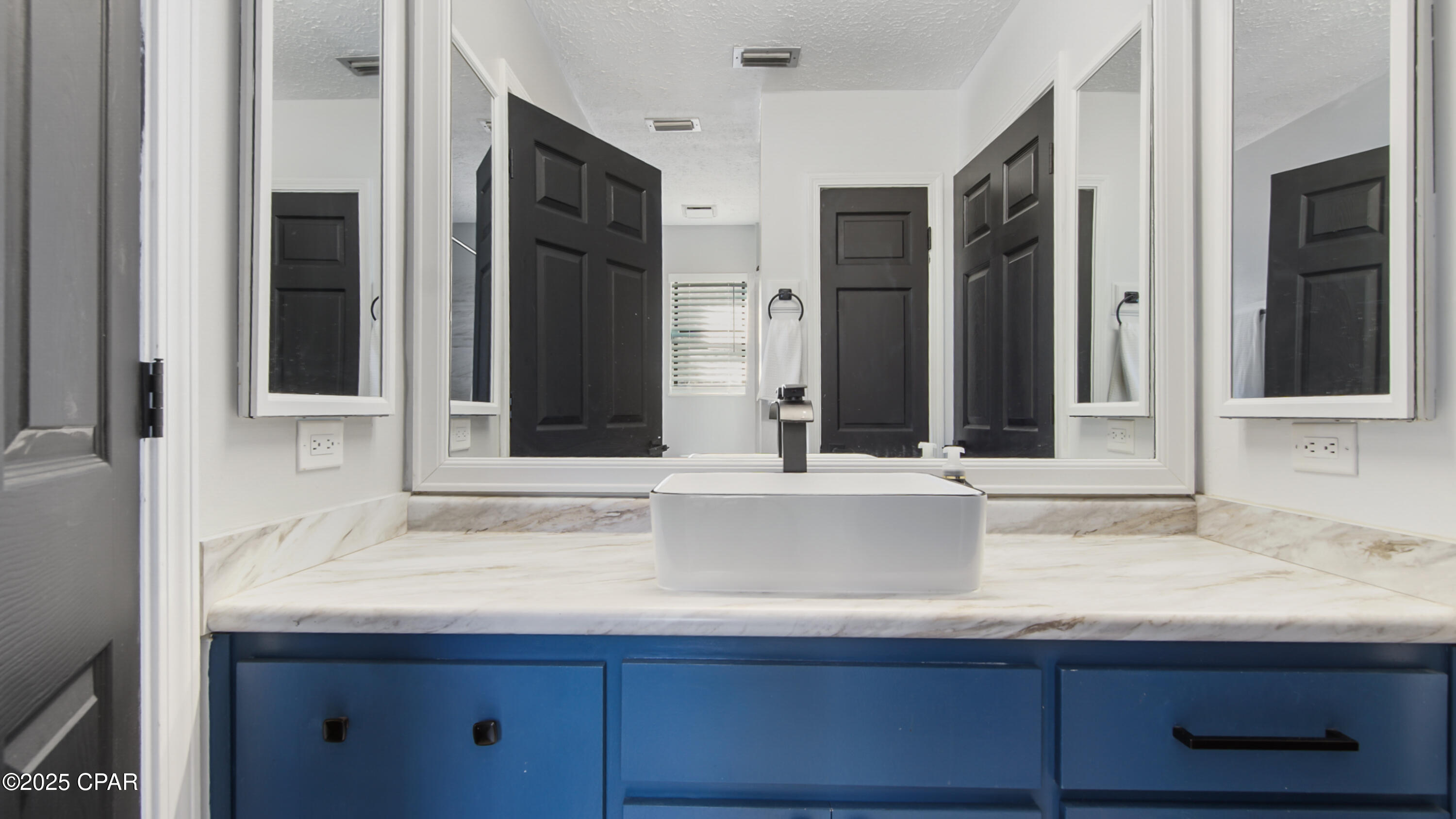 _nlkwyawa2upn4x5frtzhlygv7rzbenqjync8nfvvs4