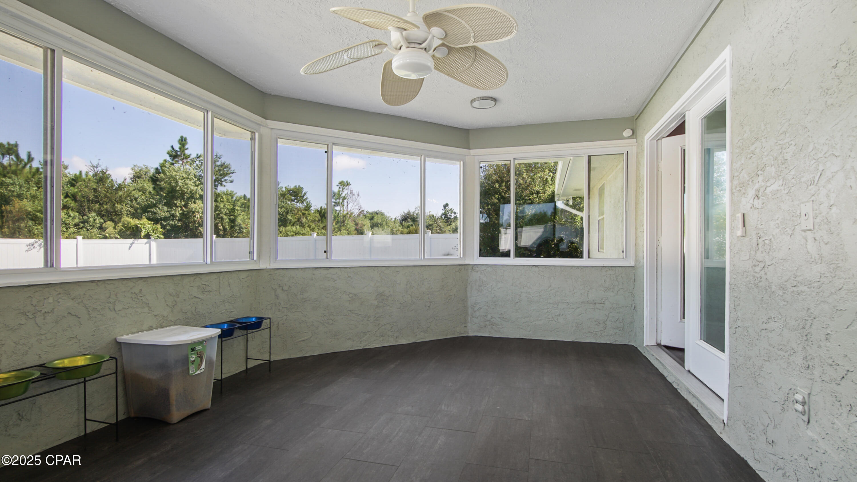 Ylfkq_yxad0vtgfn9ipyarlz4pjx1pctfyjkr_ad Sq