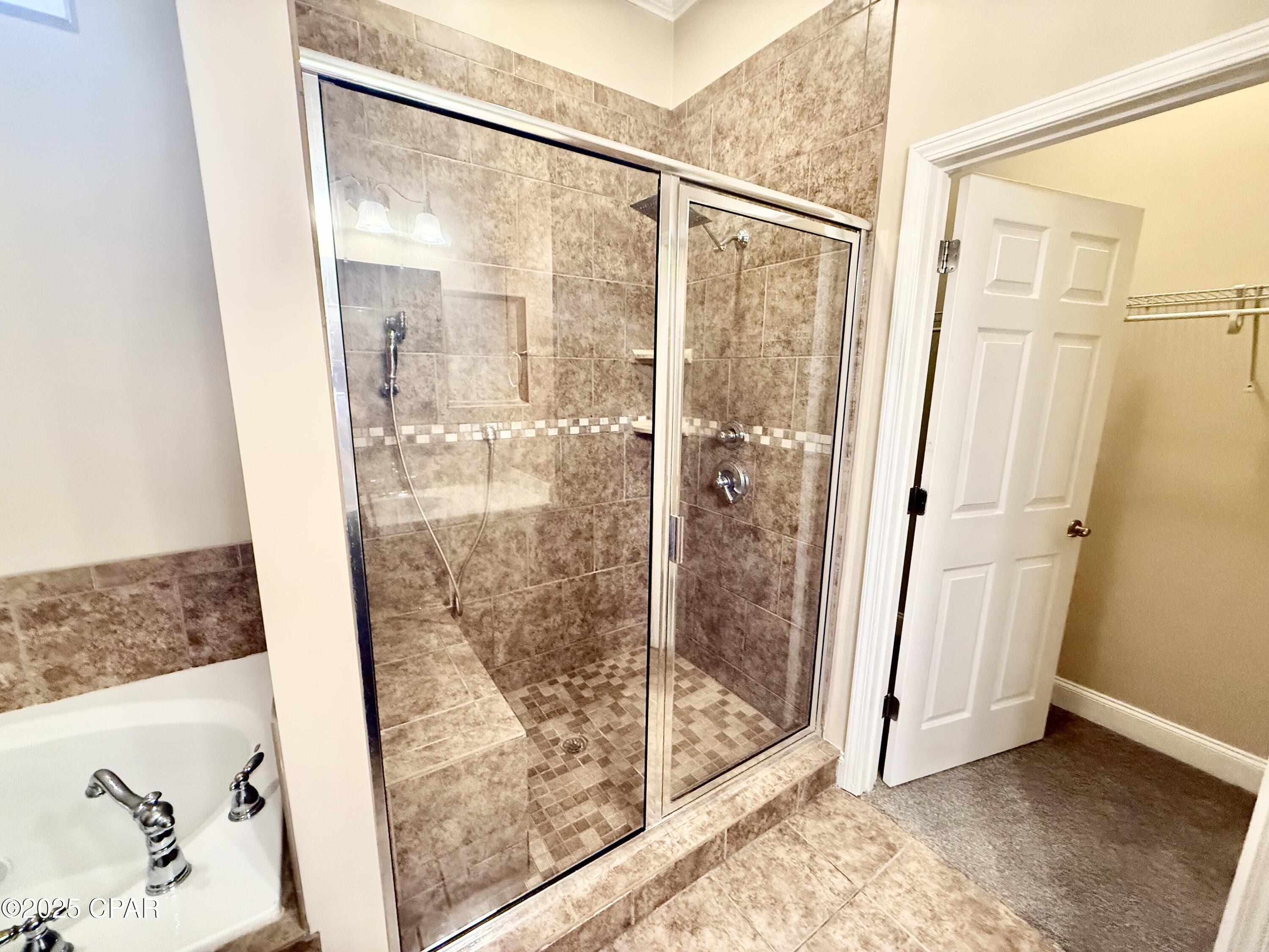 Af Hcpalowuomcurbfgiyyuvm2tu17jhkdax5twebmy