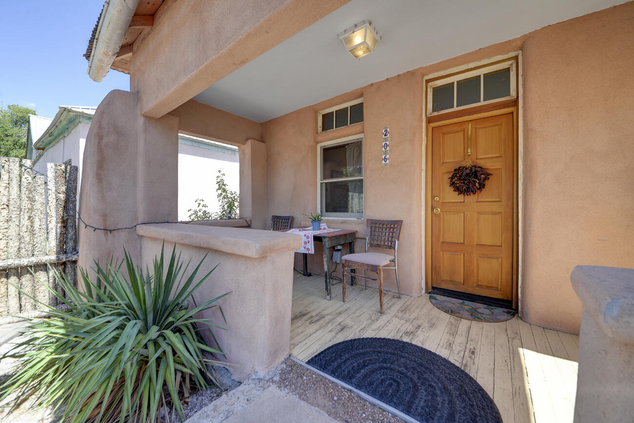 1913 LOMAS Boulevard NW 