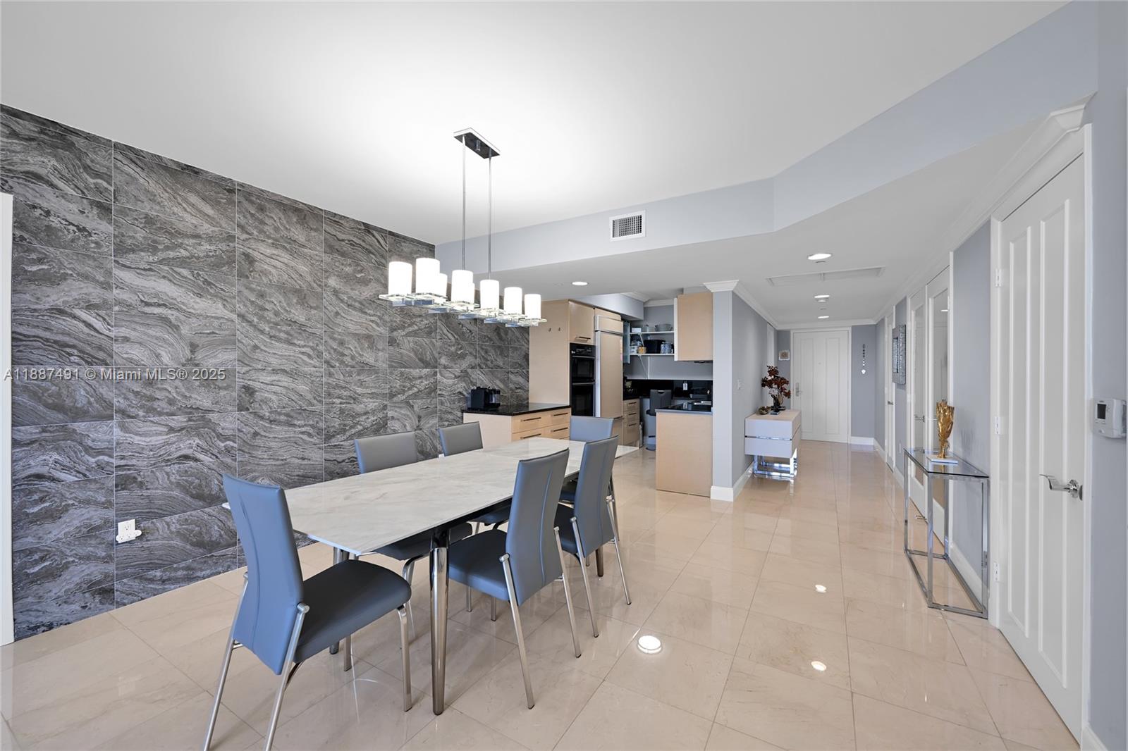 listing main picture