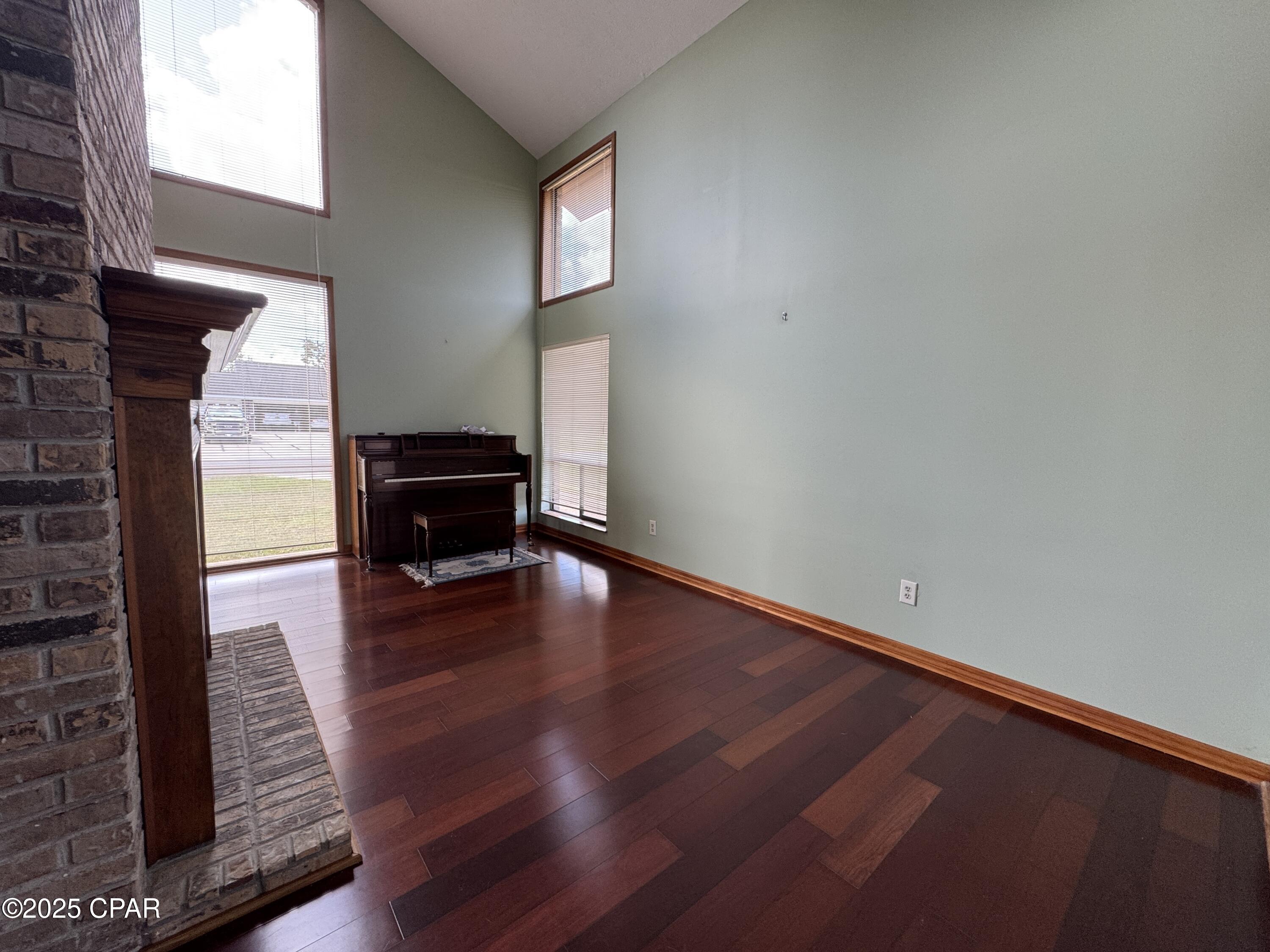 _aswosp5qut1zh4nuvcr75epuvr18xdfi_u4_szg Ag