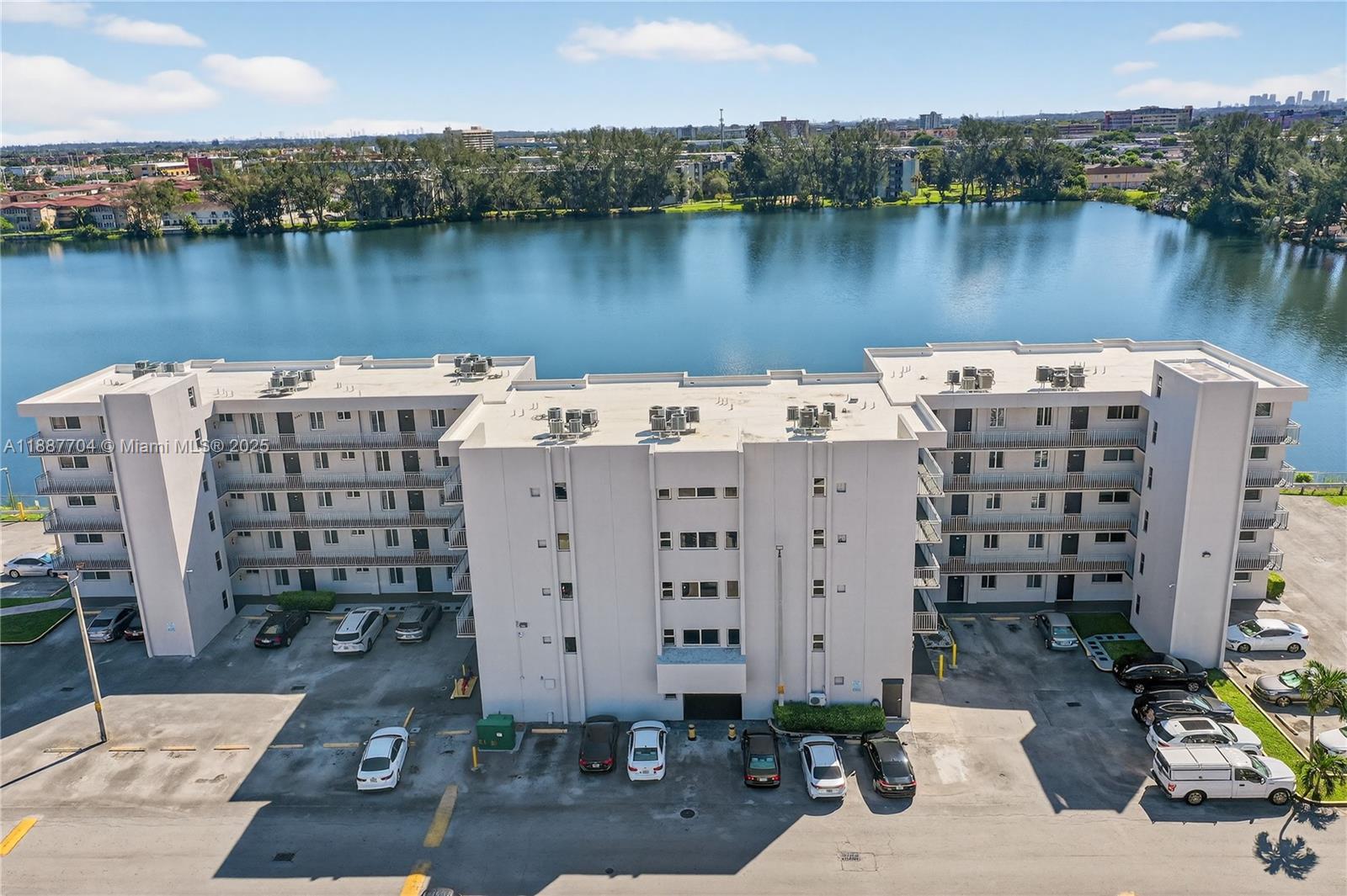 Vista Del Lago I Condo