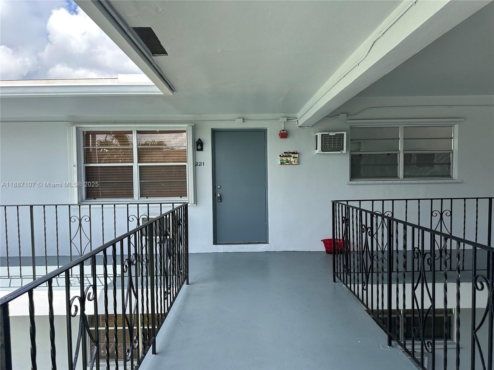 Pembroke House Condo