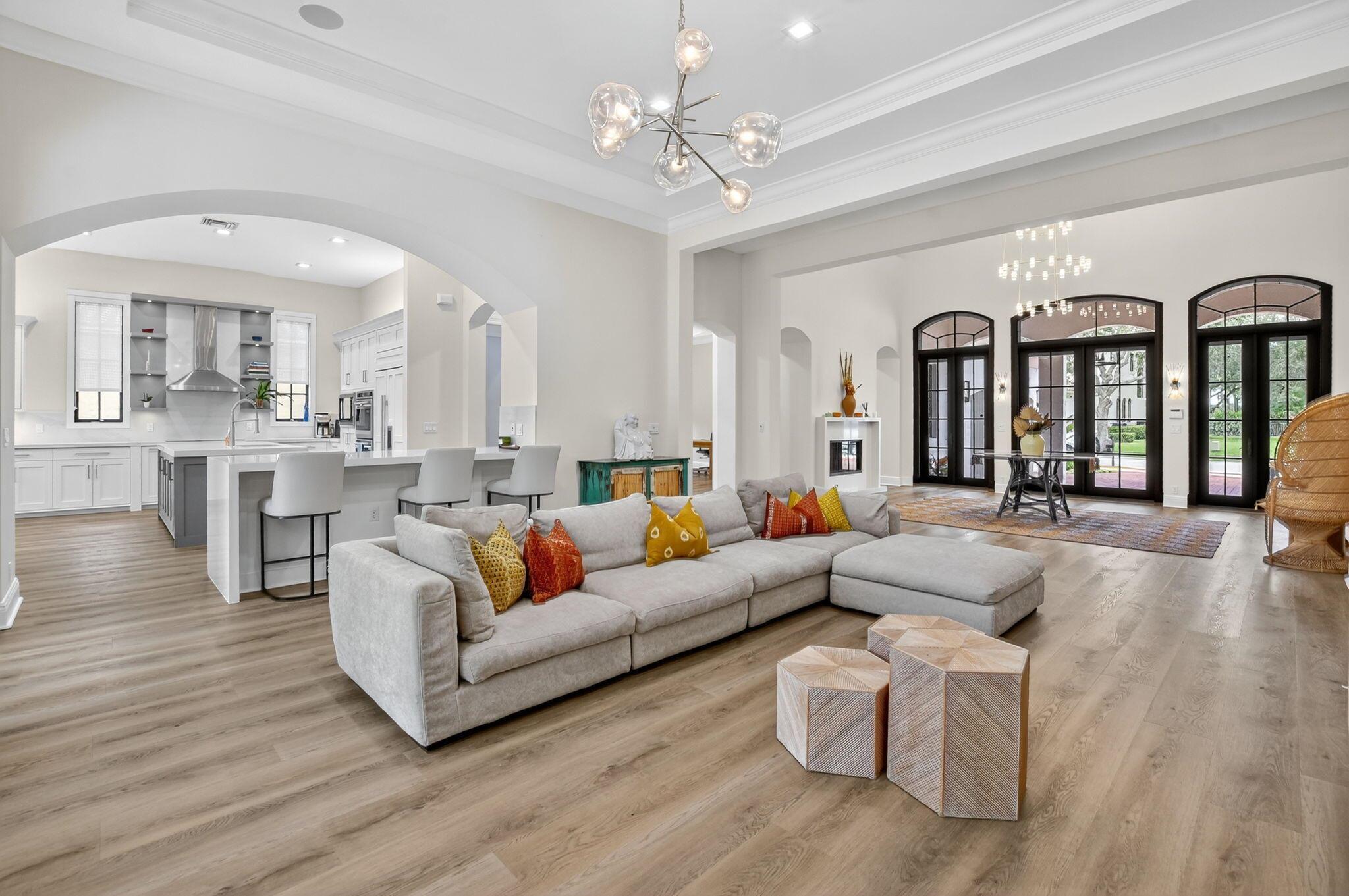 Photo 5 of home located at 6905 Long Leaf Drive, Parkland FL