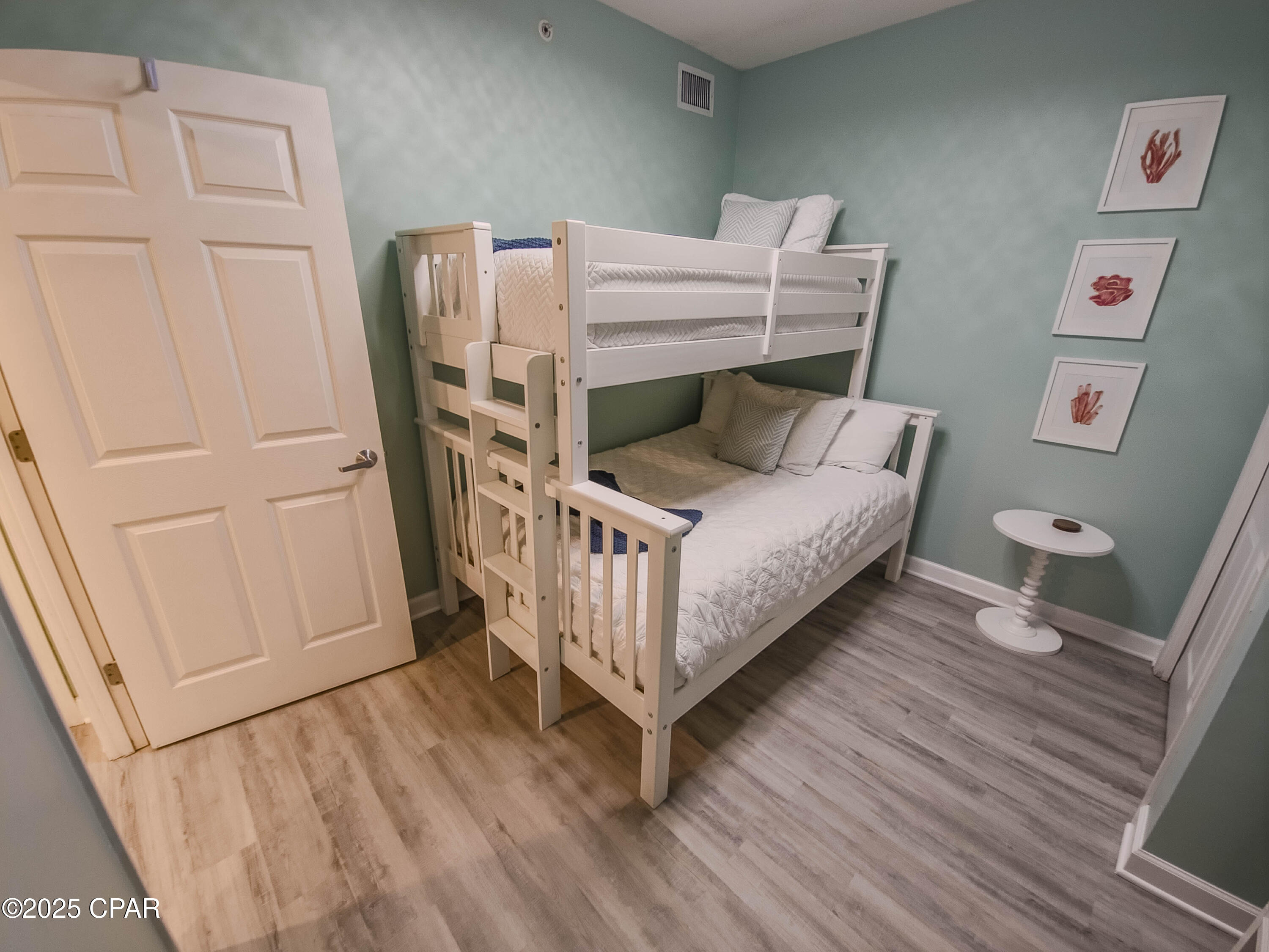 I5ari26fhnvtnw8frtsj5hhtyu5sgznv6p_lj_mc_ee