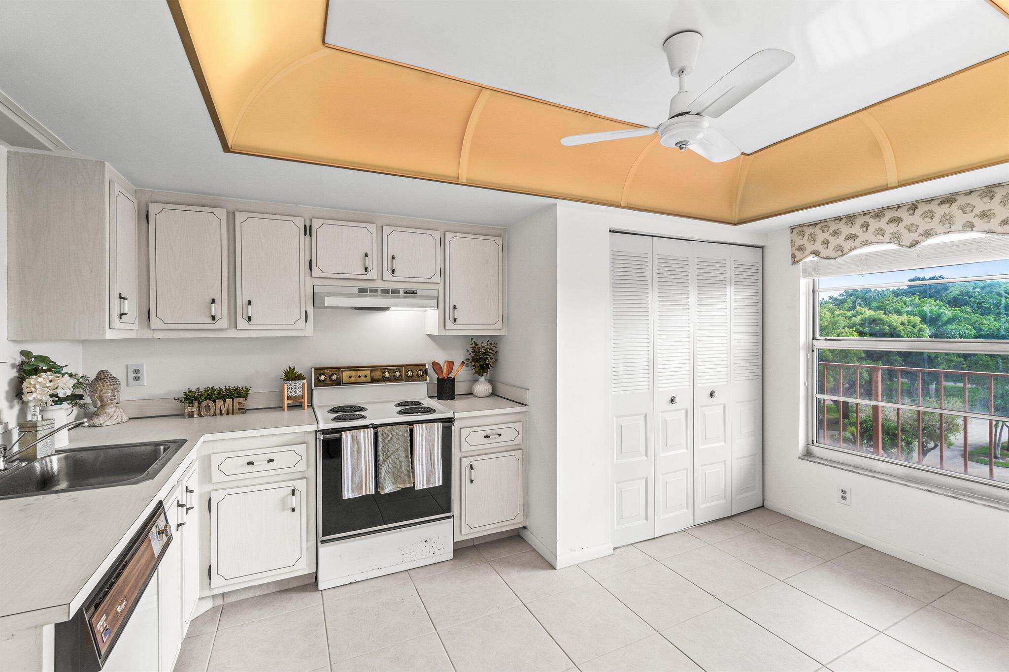 Photo 15 of home located at 14671 Bonaire Boulevard 409, Delray Beach FL