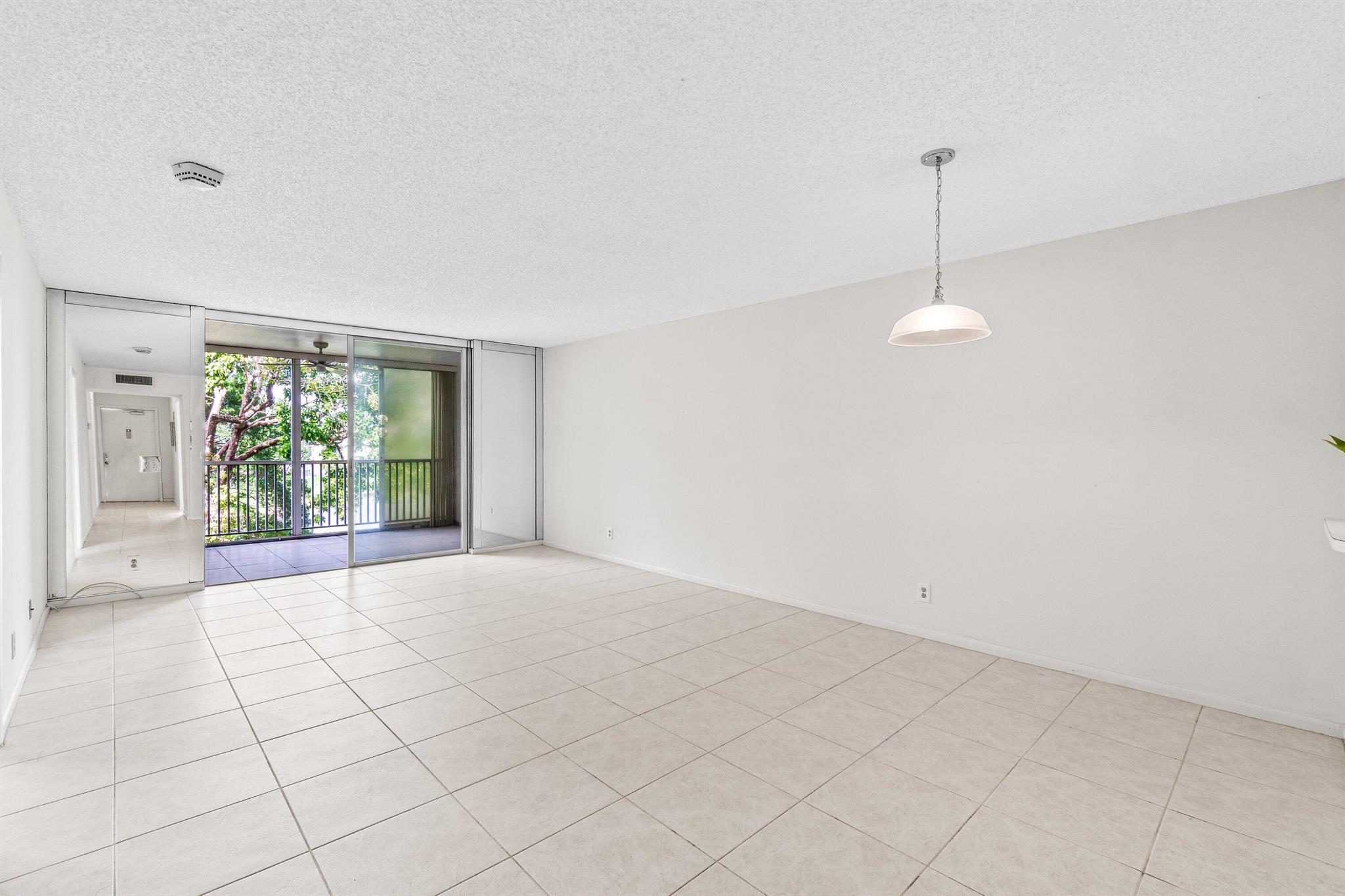 Photo 2 of home located at 14671 Bonaire Boulevard 409, Delray Beach FL