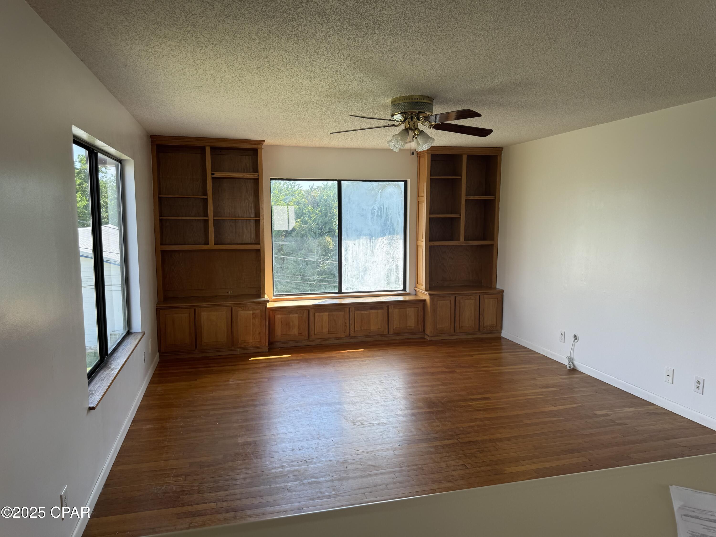 Image 3 For 1135 Magnolia Avenue