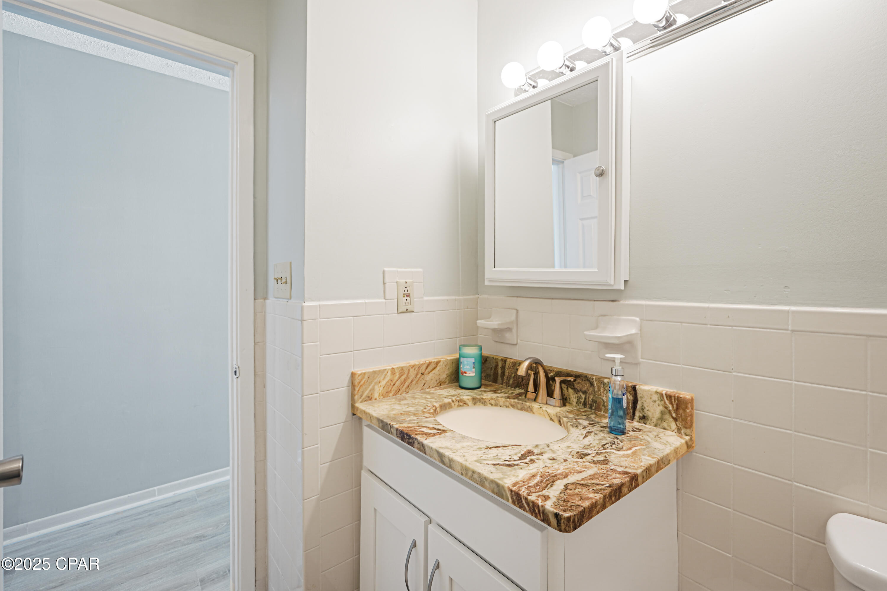 Jsiagcjgp_1hrfhcq8aq07_i2j7ohjfqhapmz0 Ueau