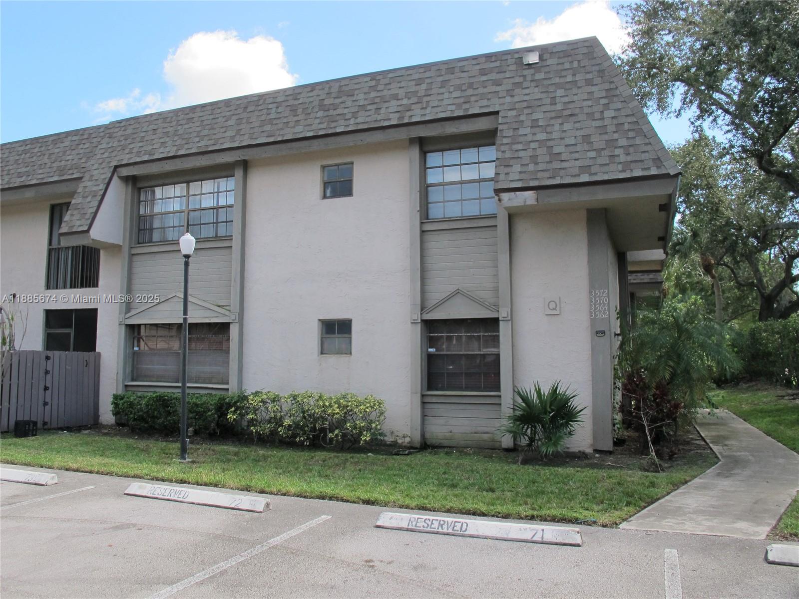 Grenadier Lakes At Welleb