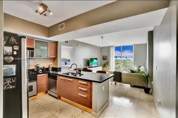 Beautiful 2Bed/2Bath in the heart of Coral Gables,spacious 1114 sqft,elegant marble floors,kitchen with granite counters and stainless steel appliances,2 Assigned Parking Spaces,one next to each other,building has pool,jacuzzi and gym.Lease includes Water-Fast Internet 250 Mbps,Basic Cable,Trash.Excellent choice to be close to restaurants, shops and vibrant Miracle Mile area. Tenant needs Renter's Insurance. Apart available 11/30/2025