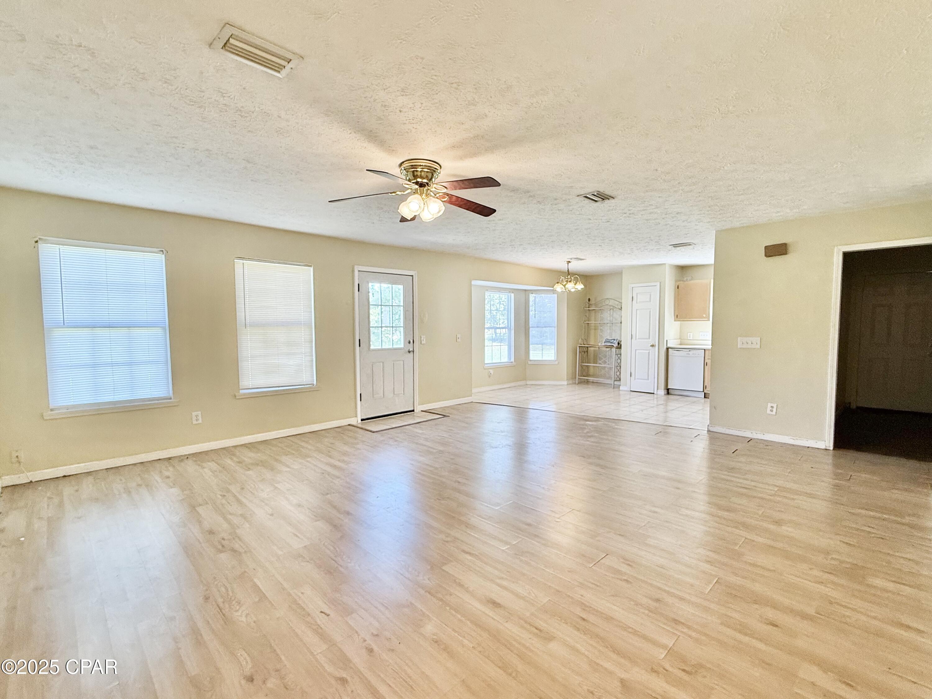 2ryv6h_ebqvphe1laacra9vffsdje5tbszyzkzisl6e