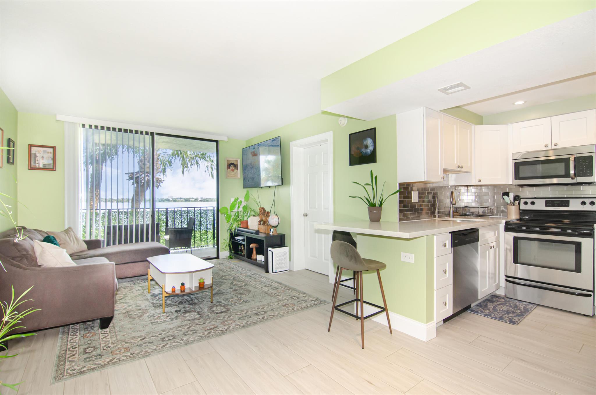 Photo 9 of home located at 760 Executive Center Drive 24, West Palm Beach FL