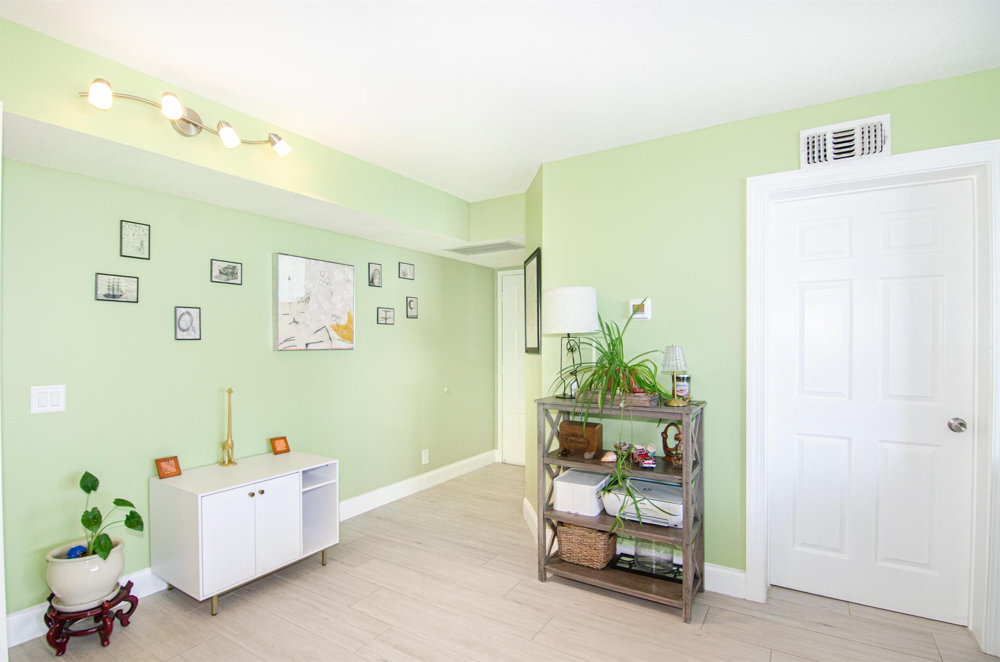 Photo 12 of home located at 760 Executive Center Drive 24, West Palm Beach FL