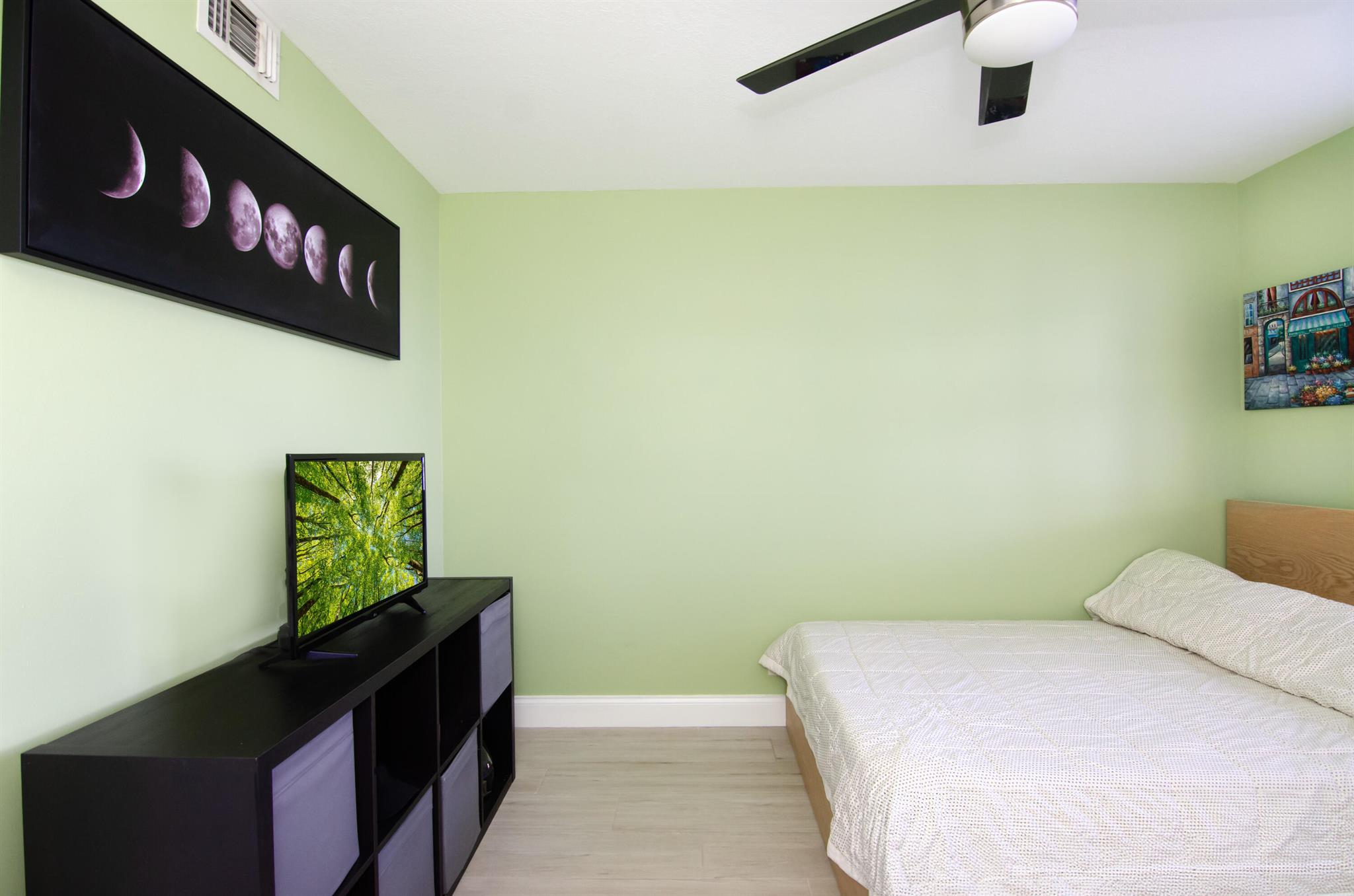 Photo 18 of home located at 760 Executive Center Drive 24, West Palm Beach FL