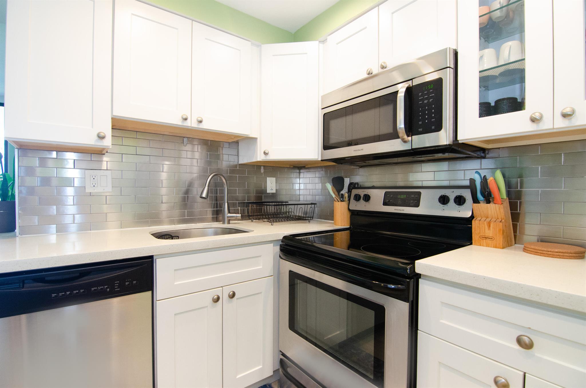 Photo 5 of home located at 760 Executive Center Drive 24, West Palm Beach FL