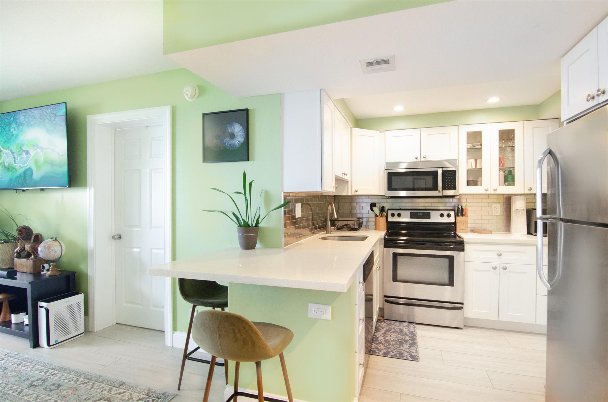Photo 7 of home located at 760 Executive Center Drive 24, West Palm Beach FL
