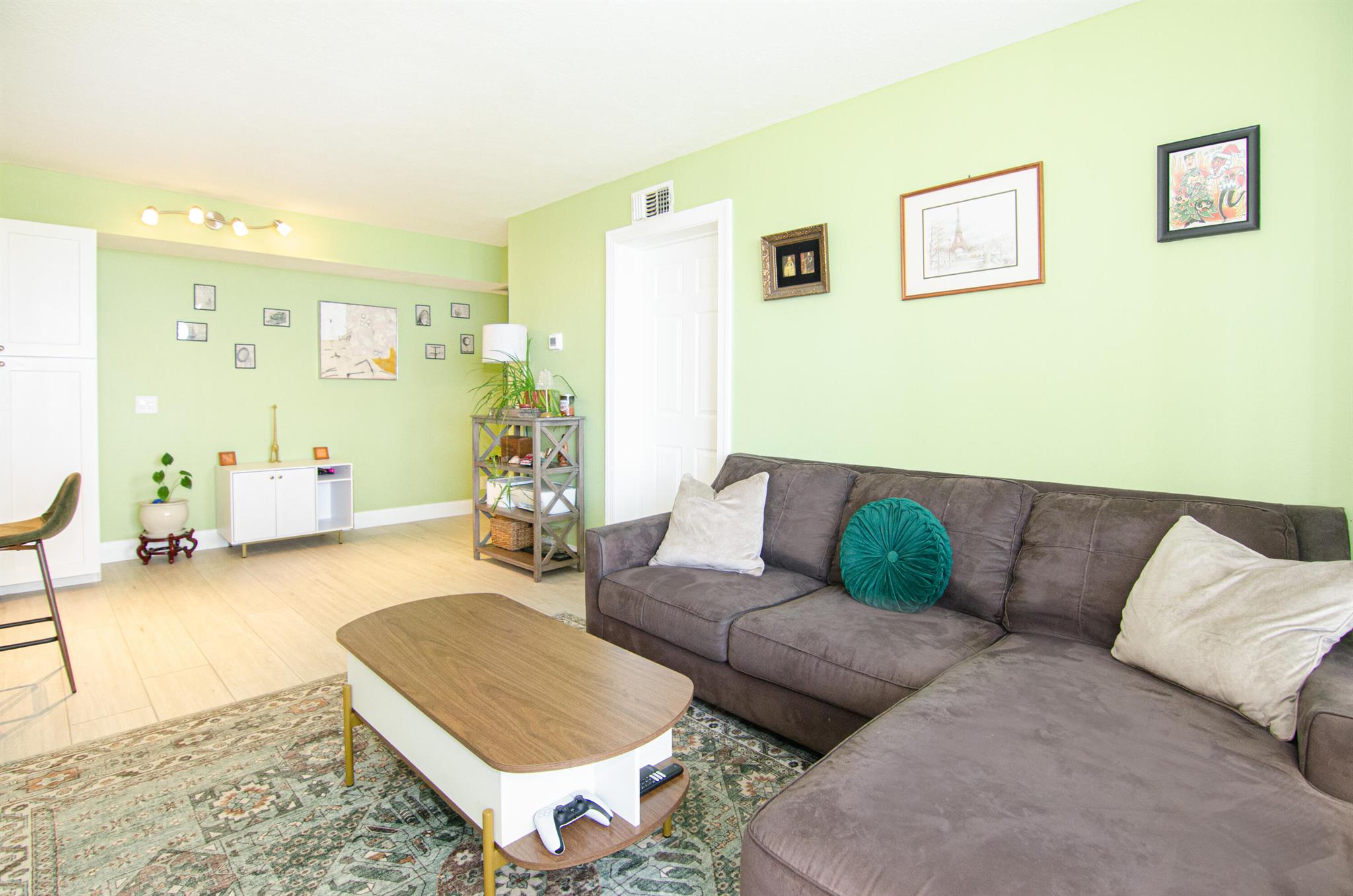Photo 8 of home located at 760 Executive Center Drive 24, West Palm Beach FL