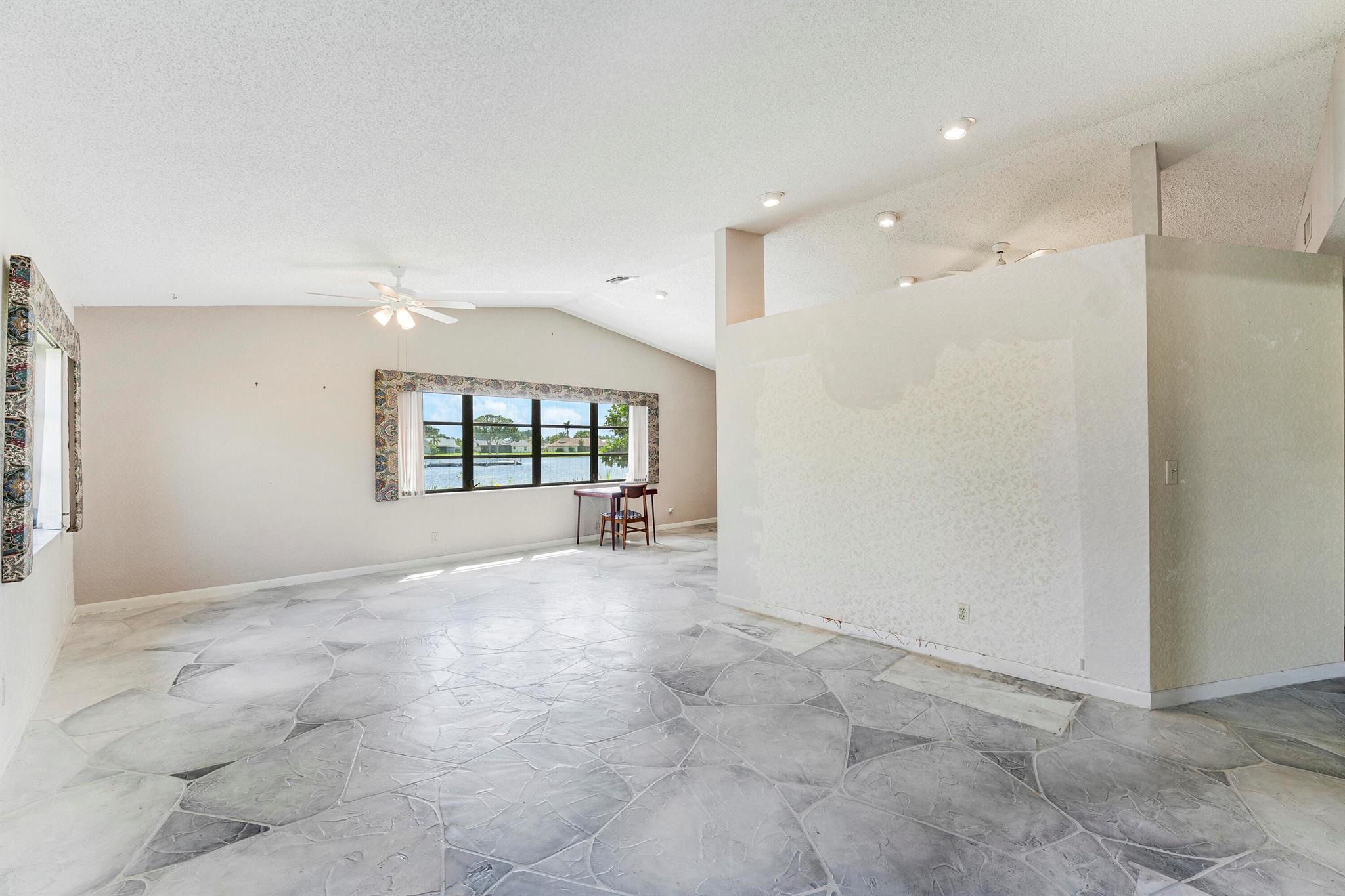 Photo 11 of home located at 8421 Bonita Isle Drive, Lake Worth FL