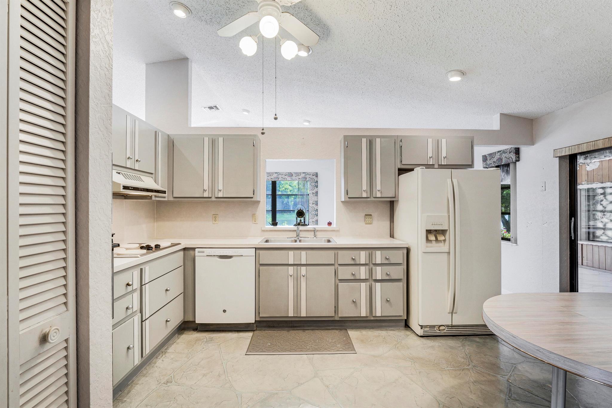 Photo 19 of home located at 8421 Bonita Isle Drive, Lake Worth FL