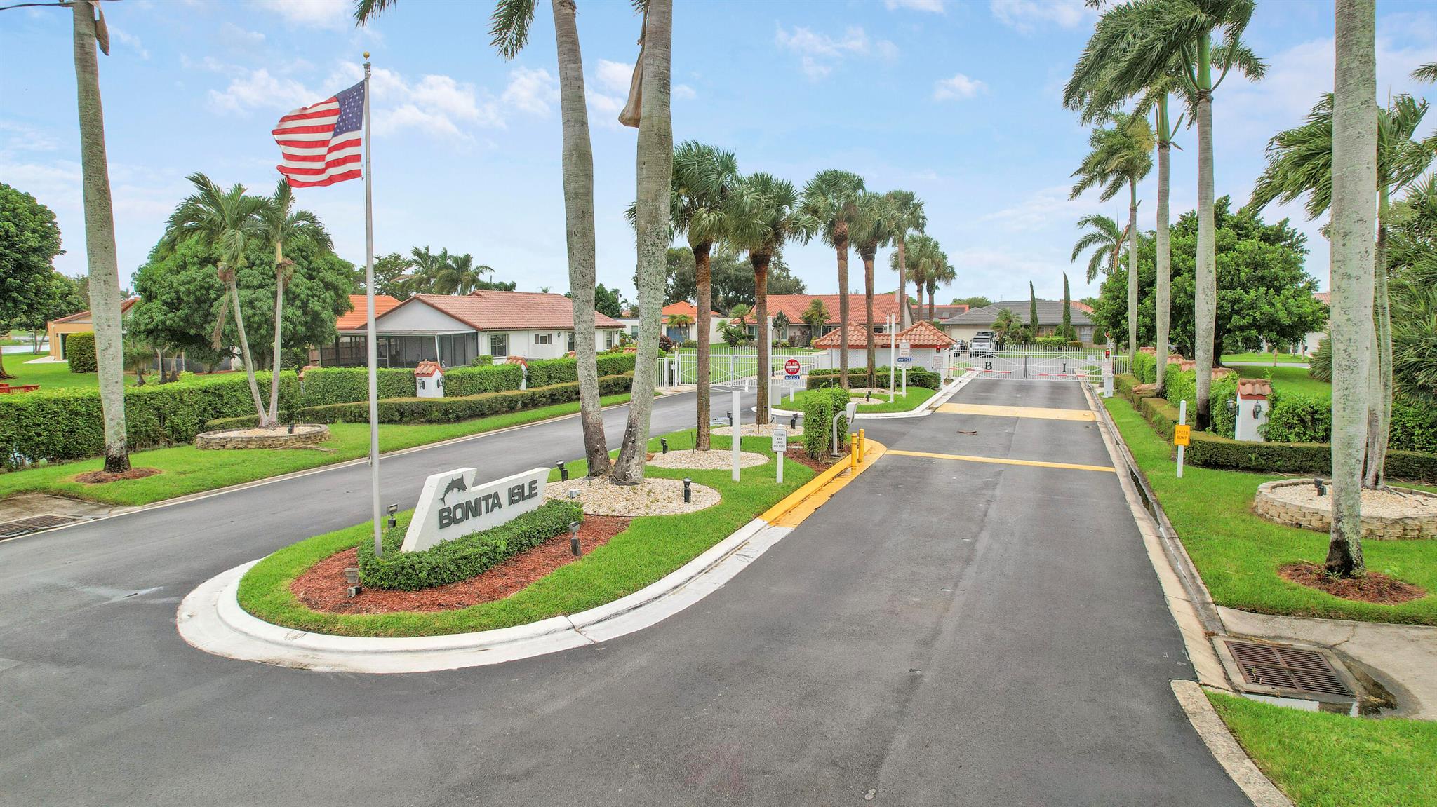 Photo 4 of home located at 8421 Bonita Isle Drive, Lake Worth FL