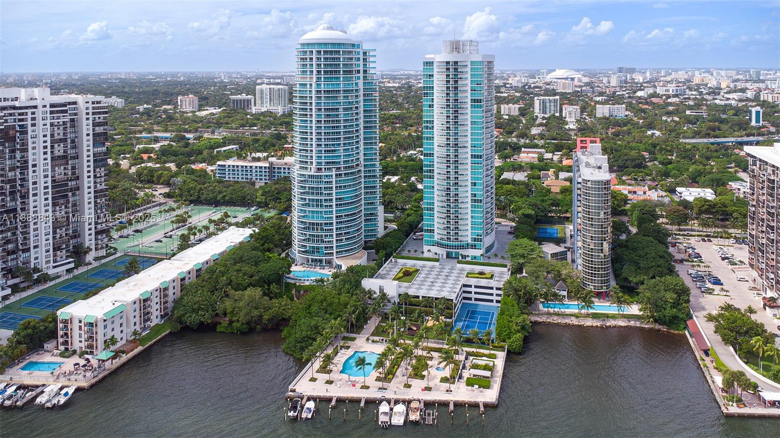 2101 BRICKELL AVENUE #905