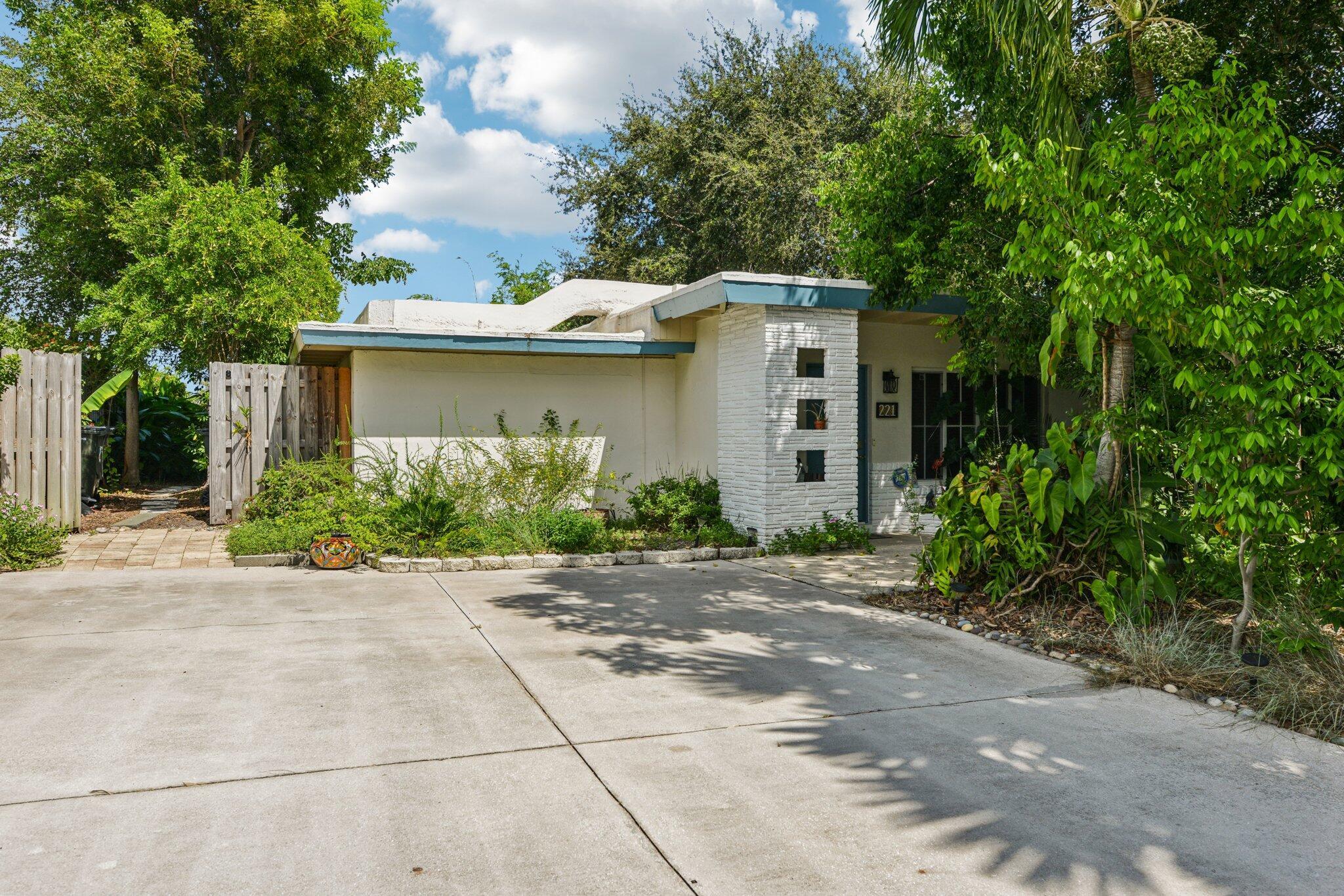 221 17th Street, Delray Beach, Florida 33444