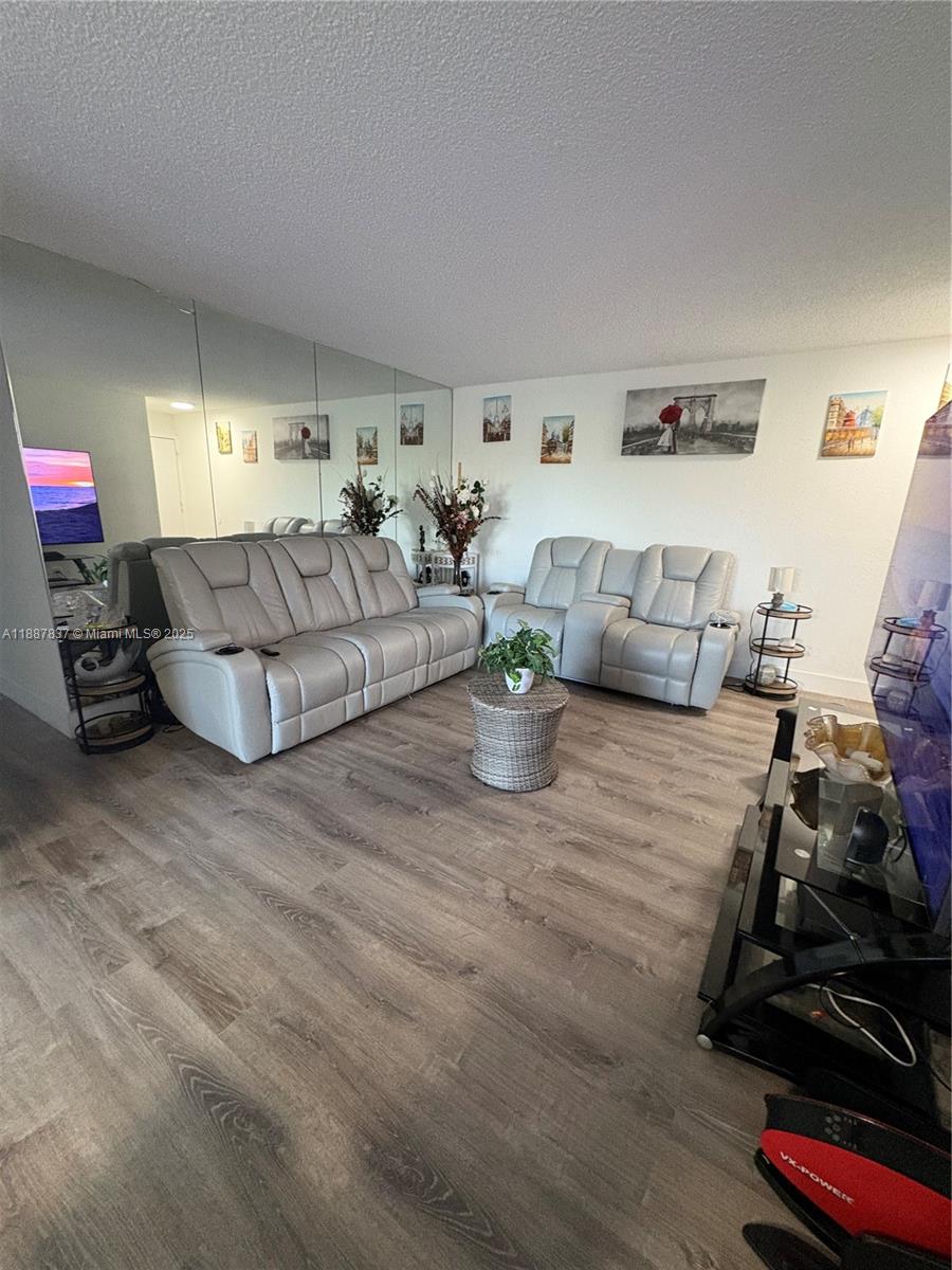 El Jardin De Hialeah Cond