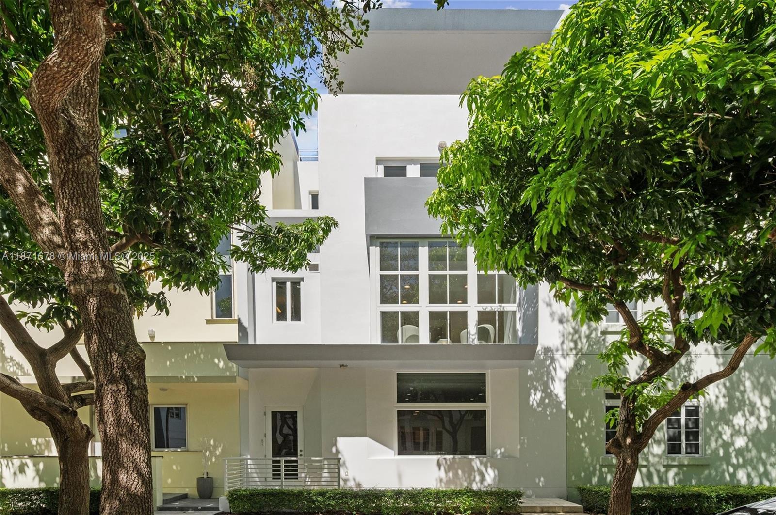 Aqua At Allison Island