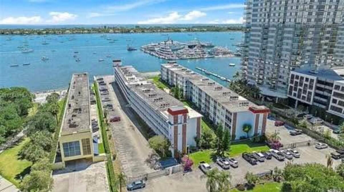 Regency Surf & Racquet CL