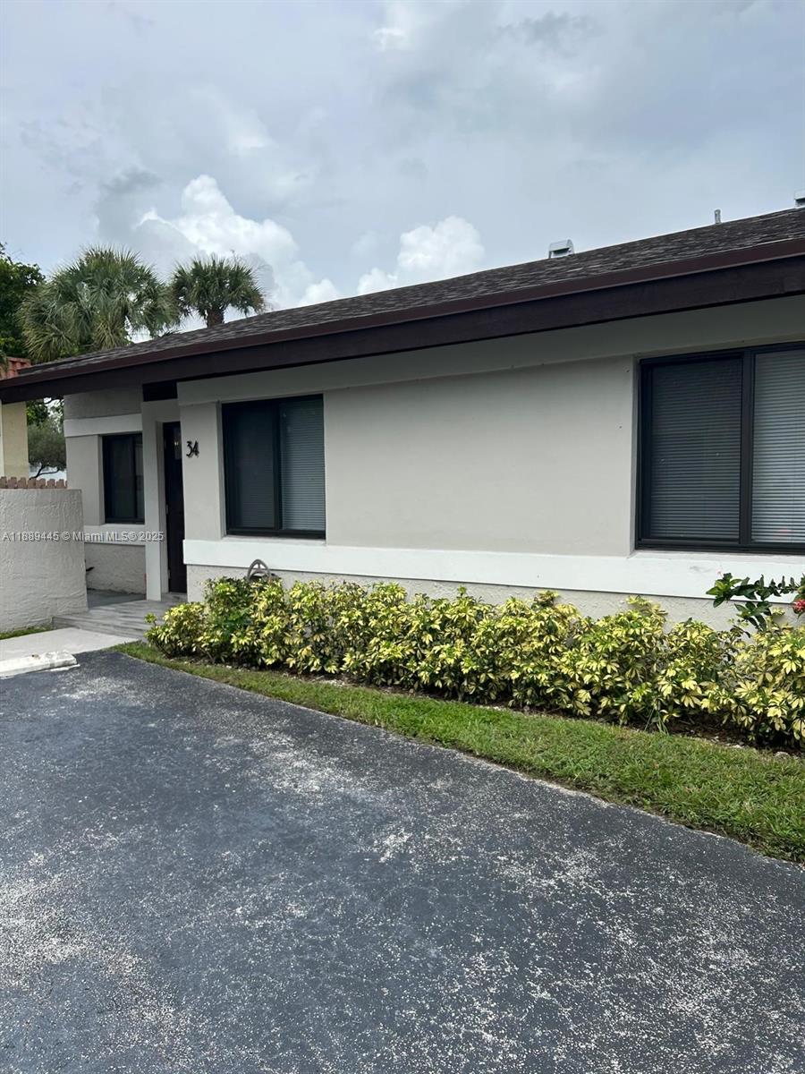 Lakewood Estates Patio Ho