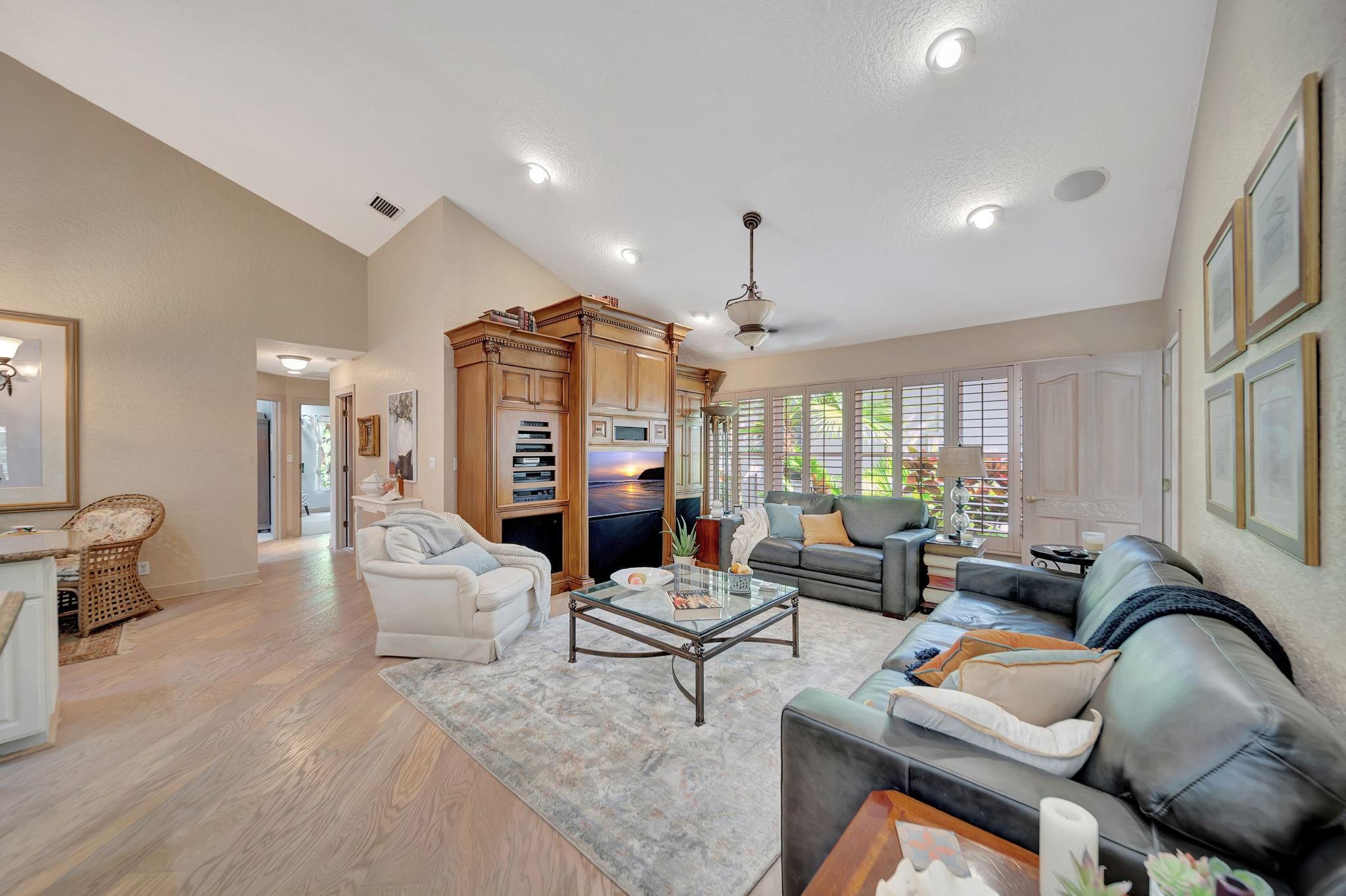 Photo 13 of home located at 4944 Chardonnay Dr, Coral Springs FL