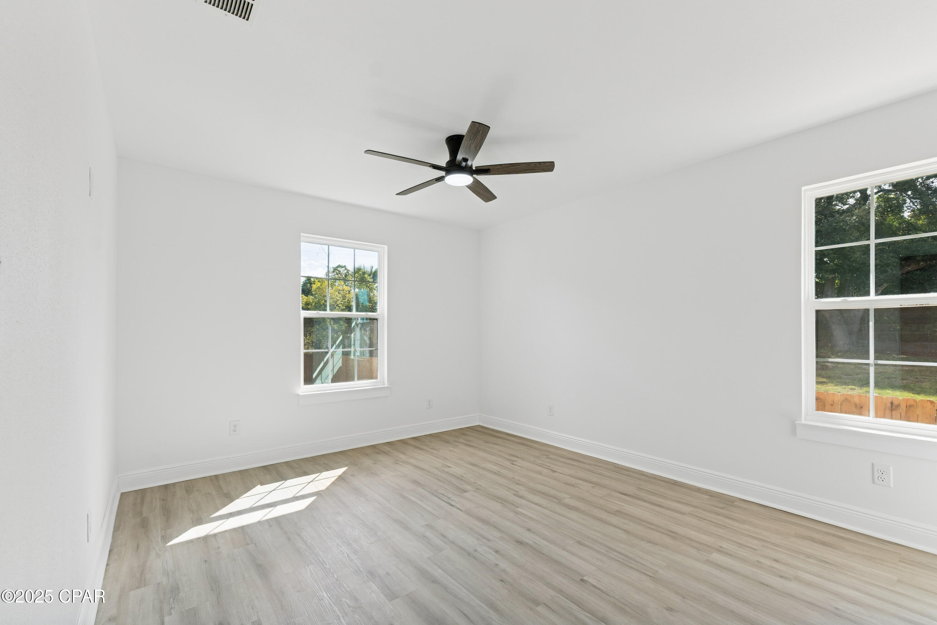 Image 19 For 136 Harlem Avenue