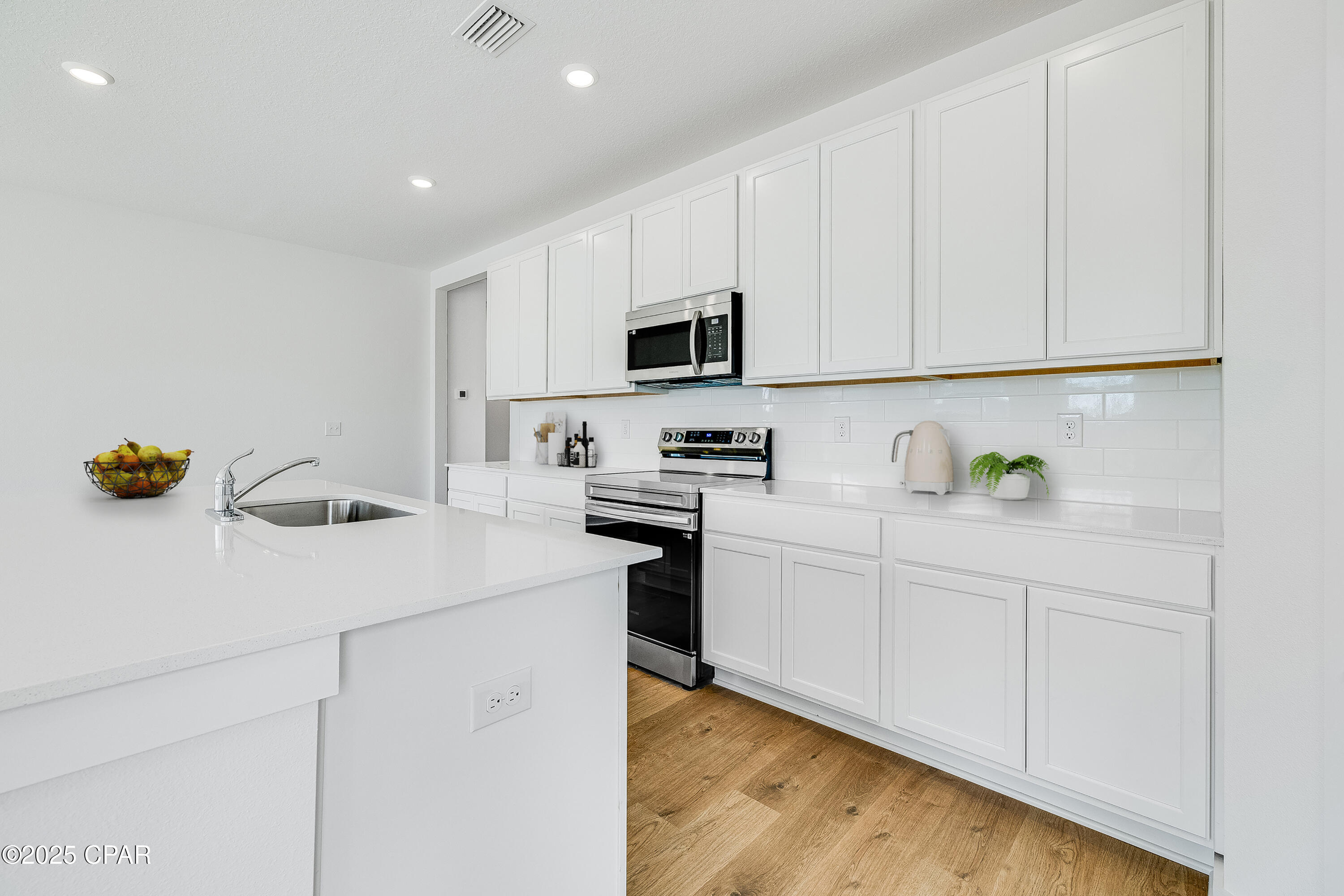 Image 11 For 3925 Lombard Street 58