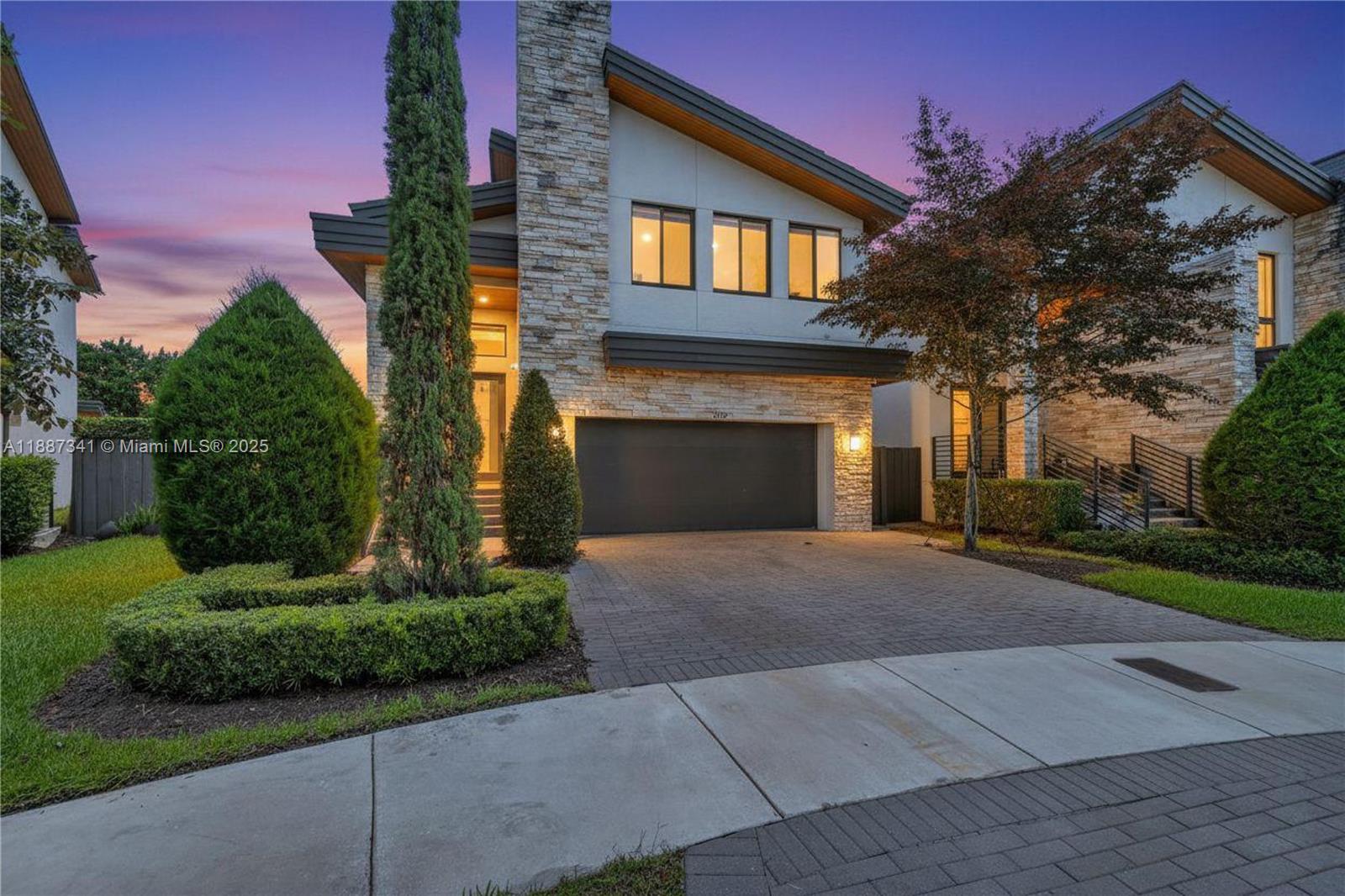 7679 103rd Ct, Doral, Florida 33178