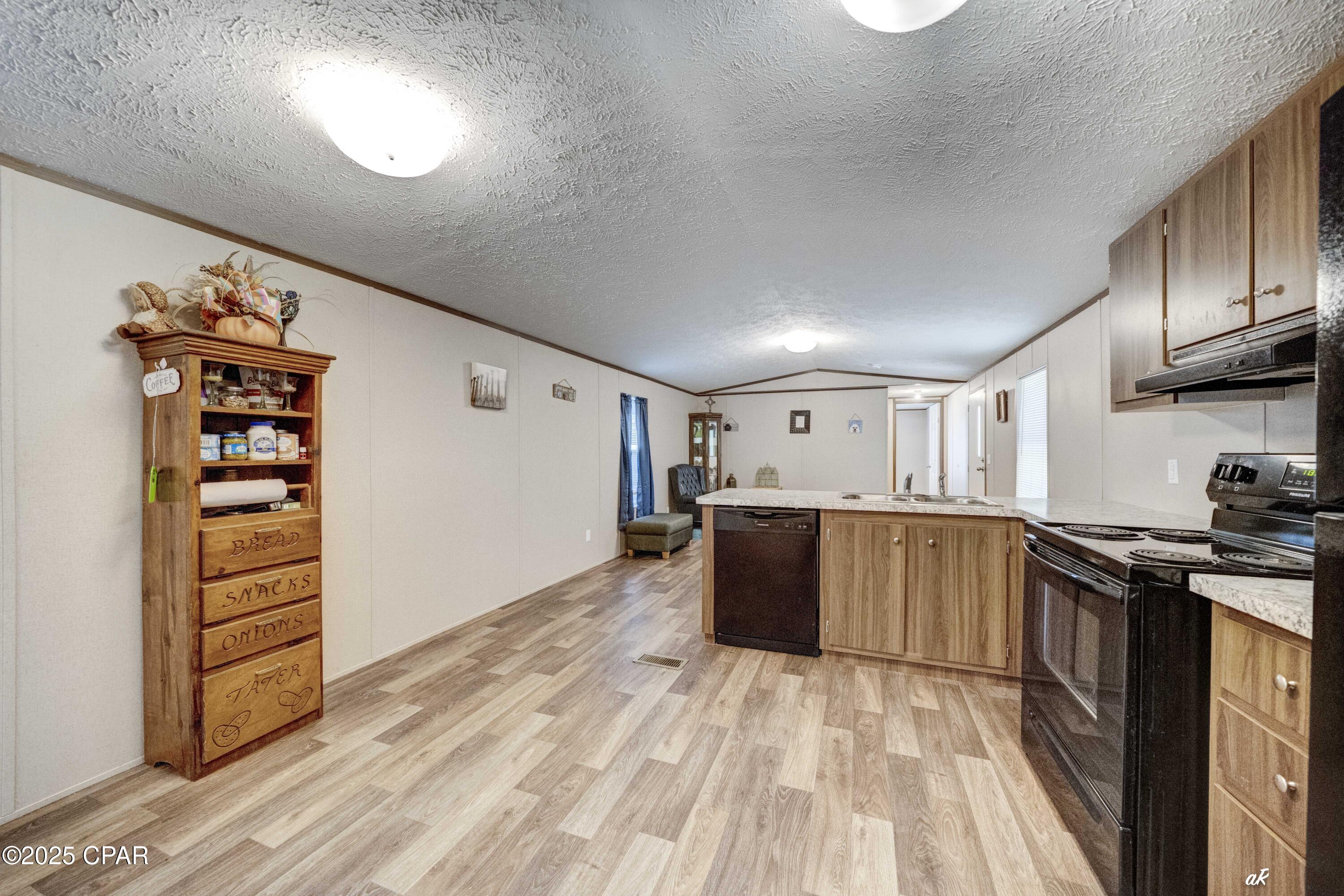 Image 8 For 12539 Silver Lake Road