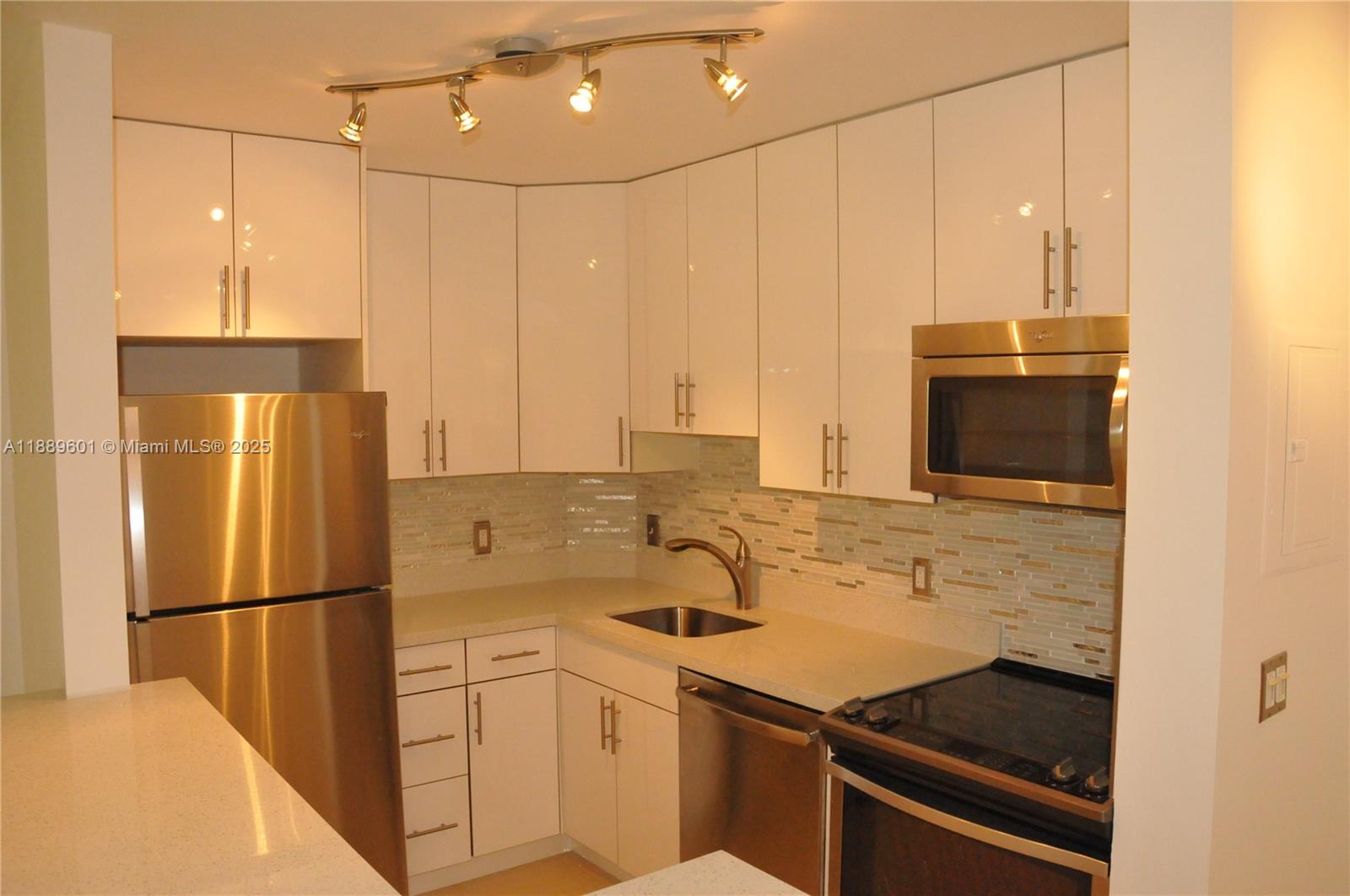 Lakes Of Jacaranda Condo