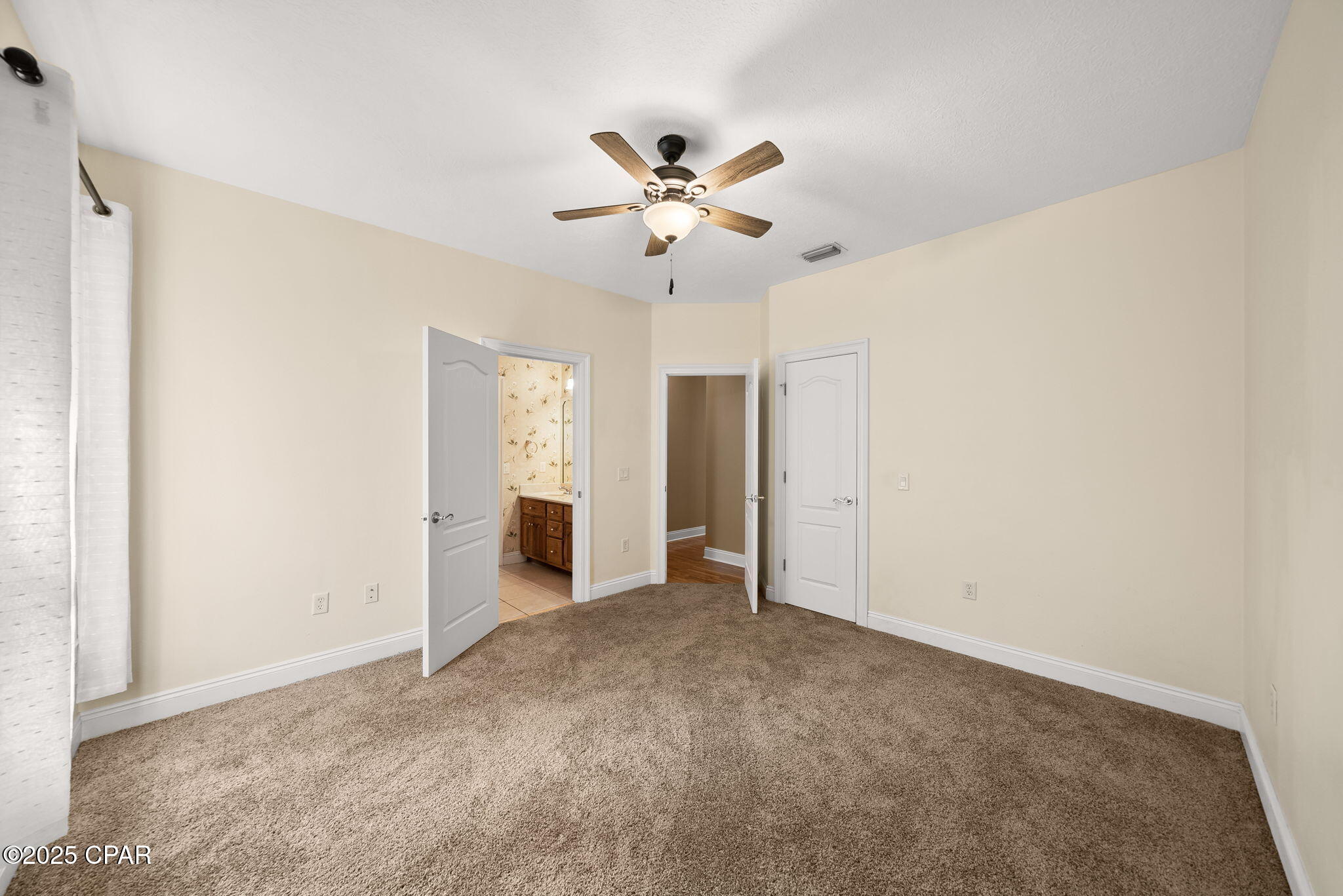 Listing photo id 24 for 6201 Highway 2311