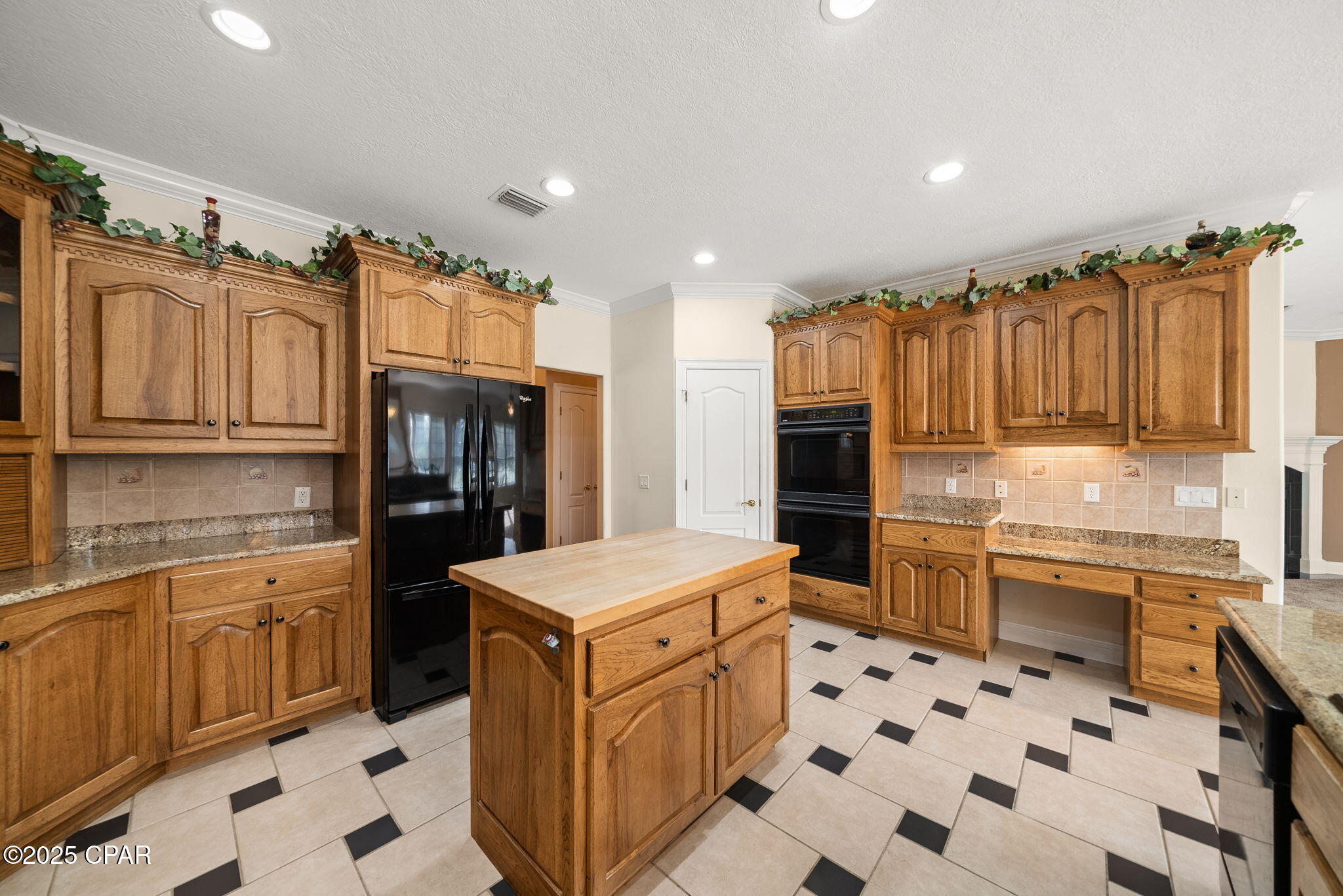 Listing photo id 8 for 6201 Highway 2311