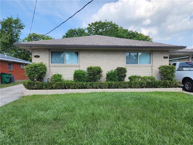 Renovated in 2023 and a fresh coat of paint in 2025. This double is in Jefferson, near Elmwood, Ochsner and Huey P. Long Bridge. The home features two bedroom, one bathroom, no carpet, indoor laundry and private backyard area. Includes all kitchen appliances (fridge, range oven and microwave) also includes washer and dryer.